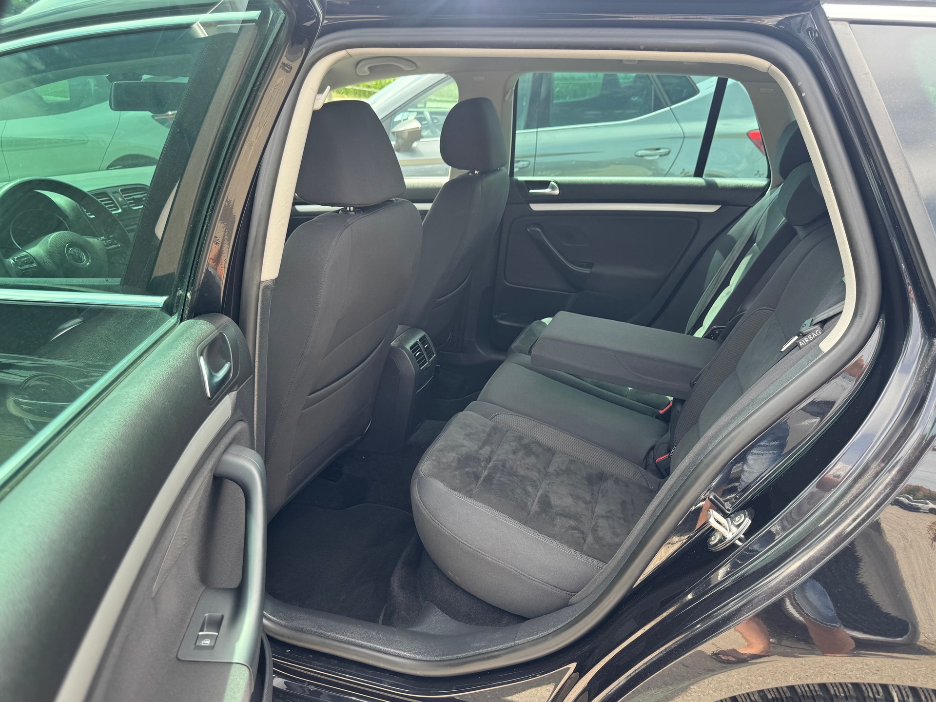 VW Golf Variant 1.4 TSI Highline DSG-image-9