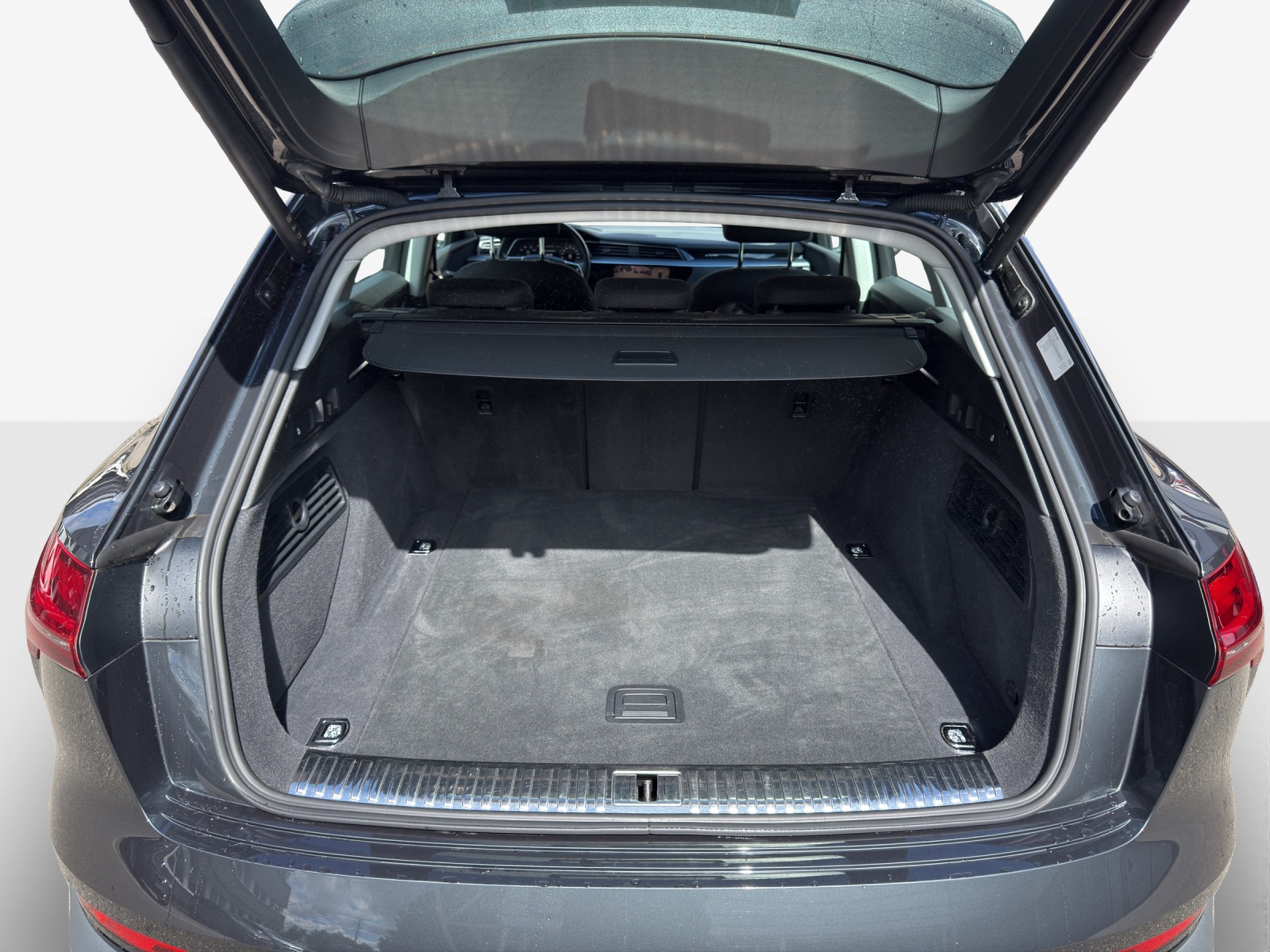 AUDI e-tron 50 quattro-image-13