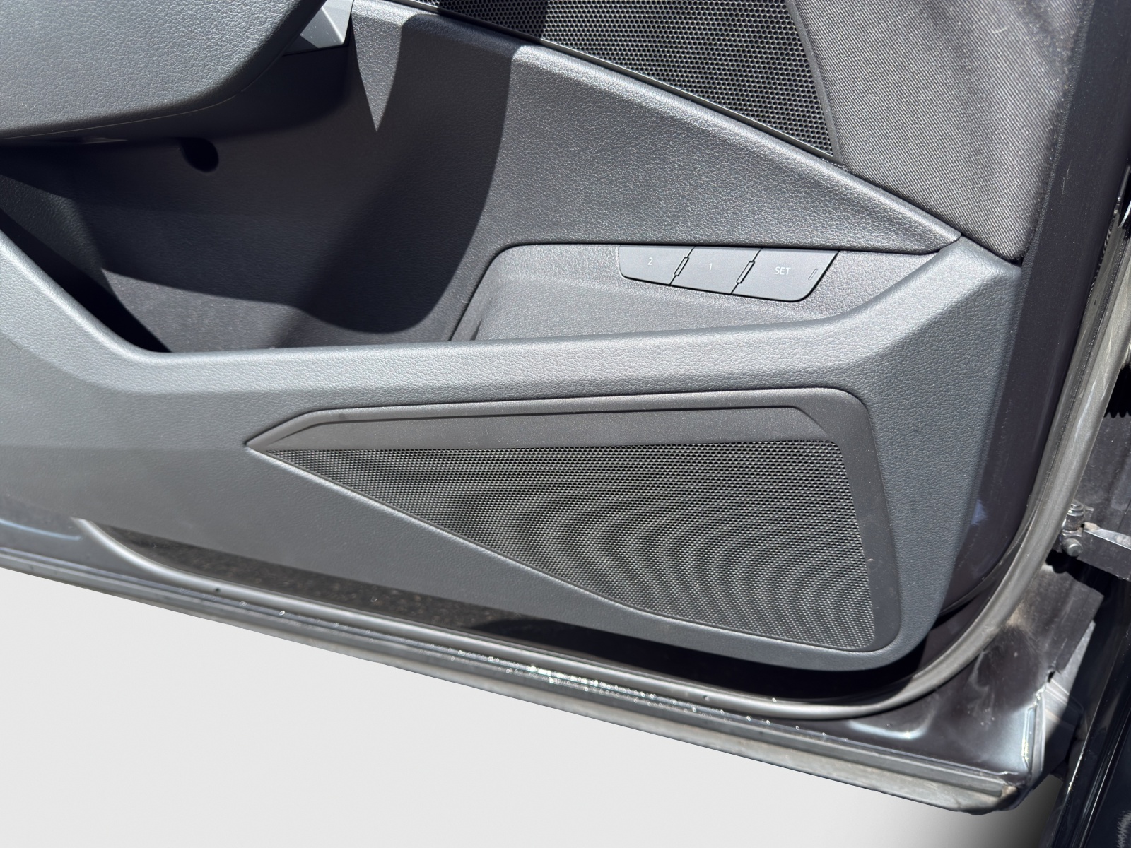AUDI e-tron 50 quattro-image-16