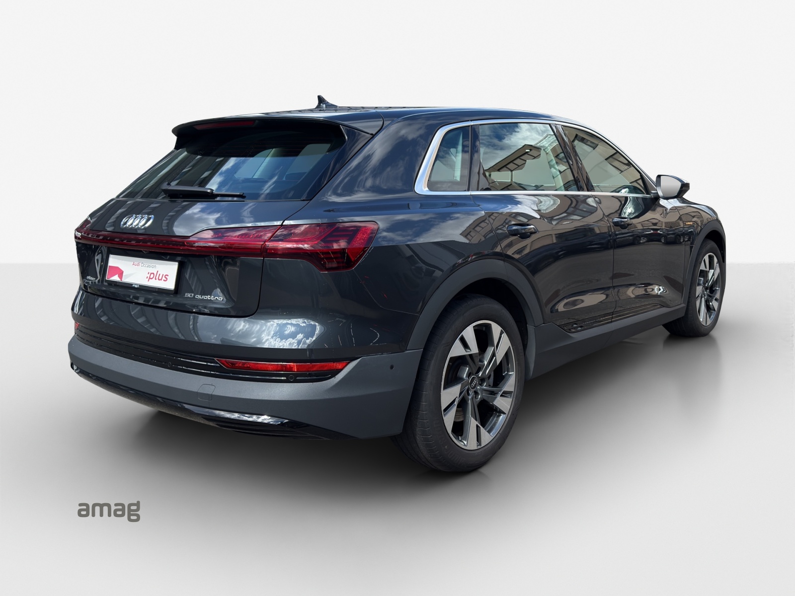 AUDI e-tron 50 quattro-image-5
