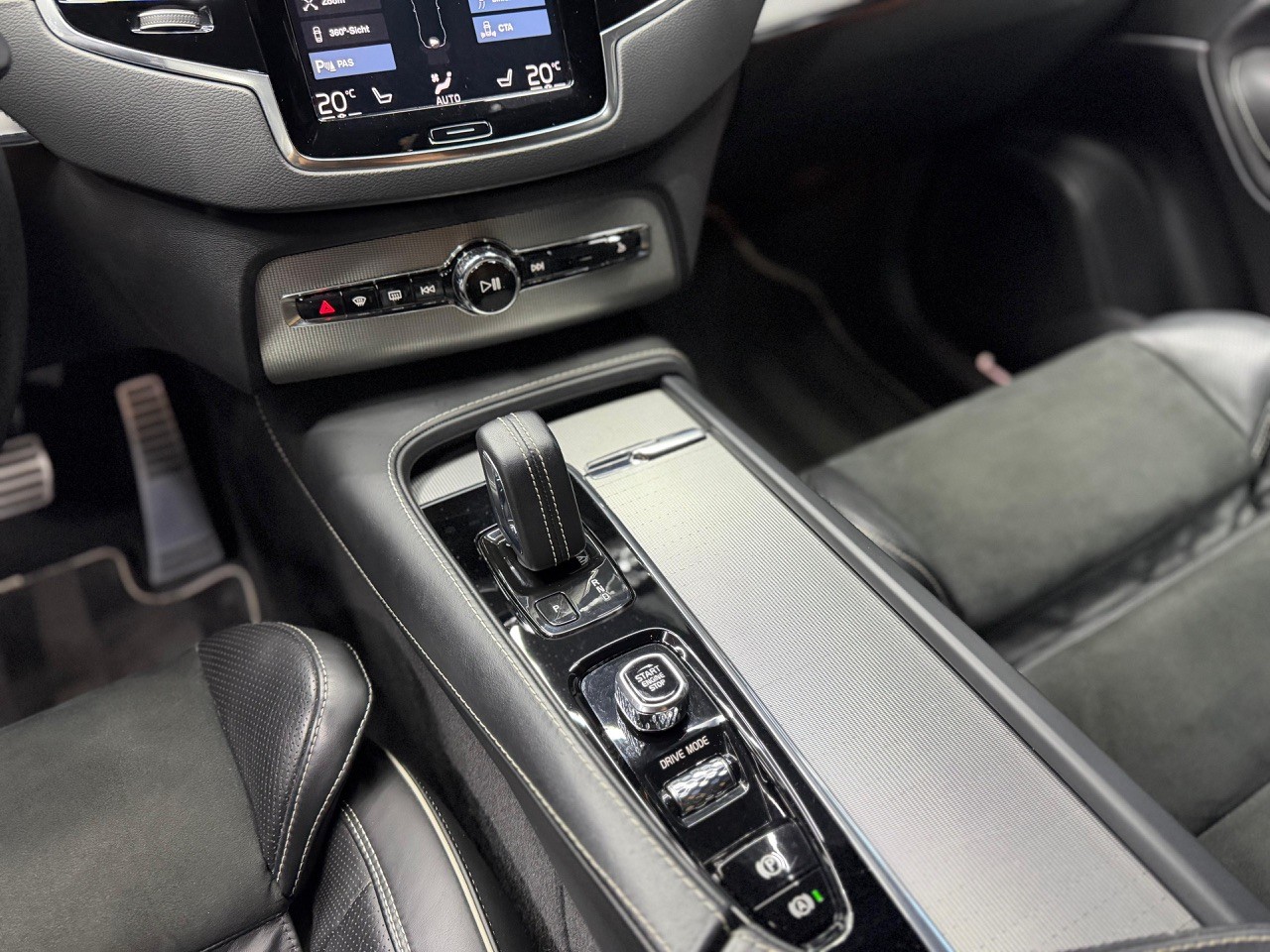 VOLVO XC90 B5 Diesel Mild Hybrid AWD R-Design | 360° Kamera | 7.Plätzer | Harman/Kardon | ACC | Standheizung-image-14