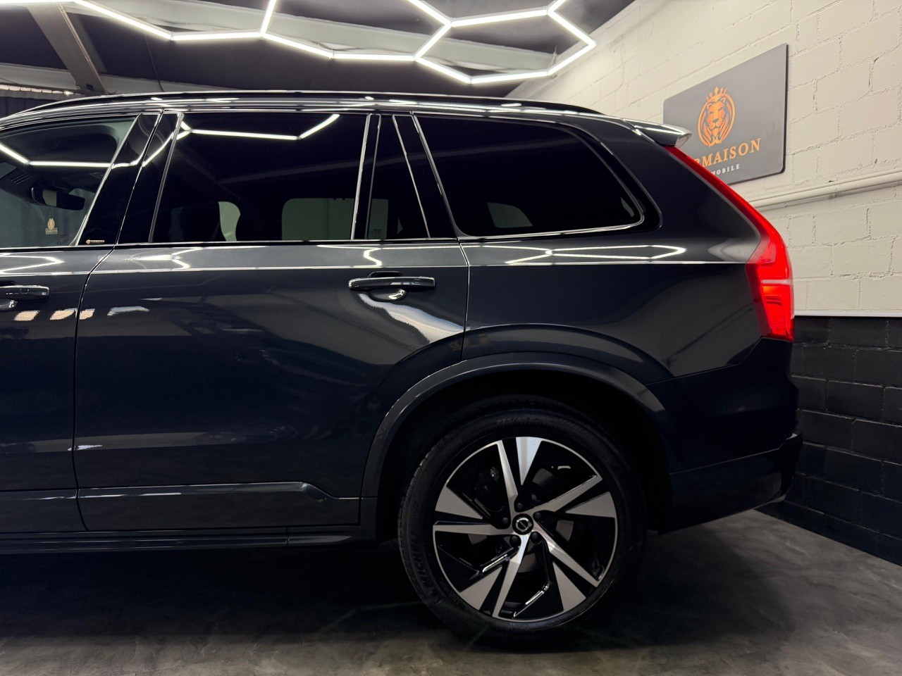 VOLVO XC90 B5 Diesel Mild Hybrid AWD R-Design | 360° Kamera | 7.Plätzer | Harman/Kardon | ACC | Standheizung-image-3