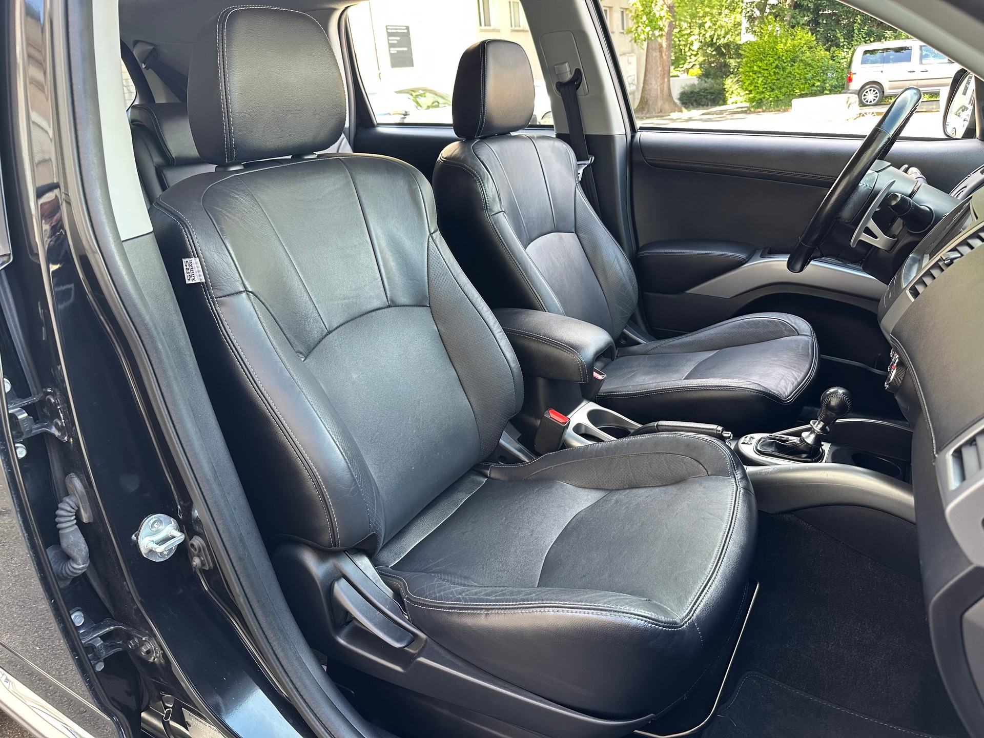 PEUGEOT 4007 2.2 HDi Platinum Edition *7-Plätzer*-image-14