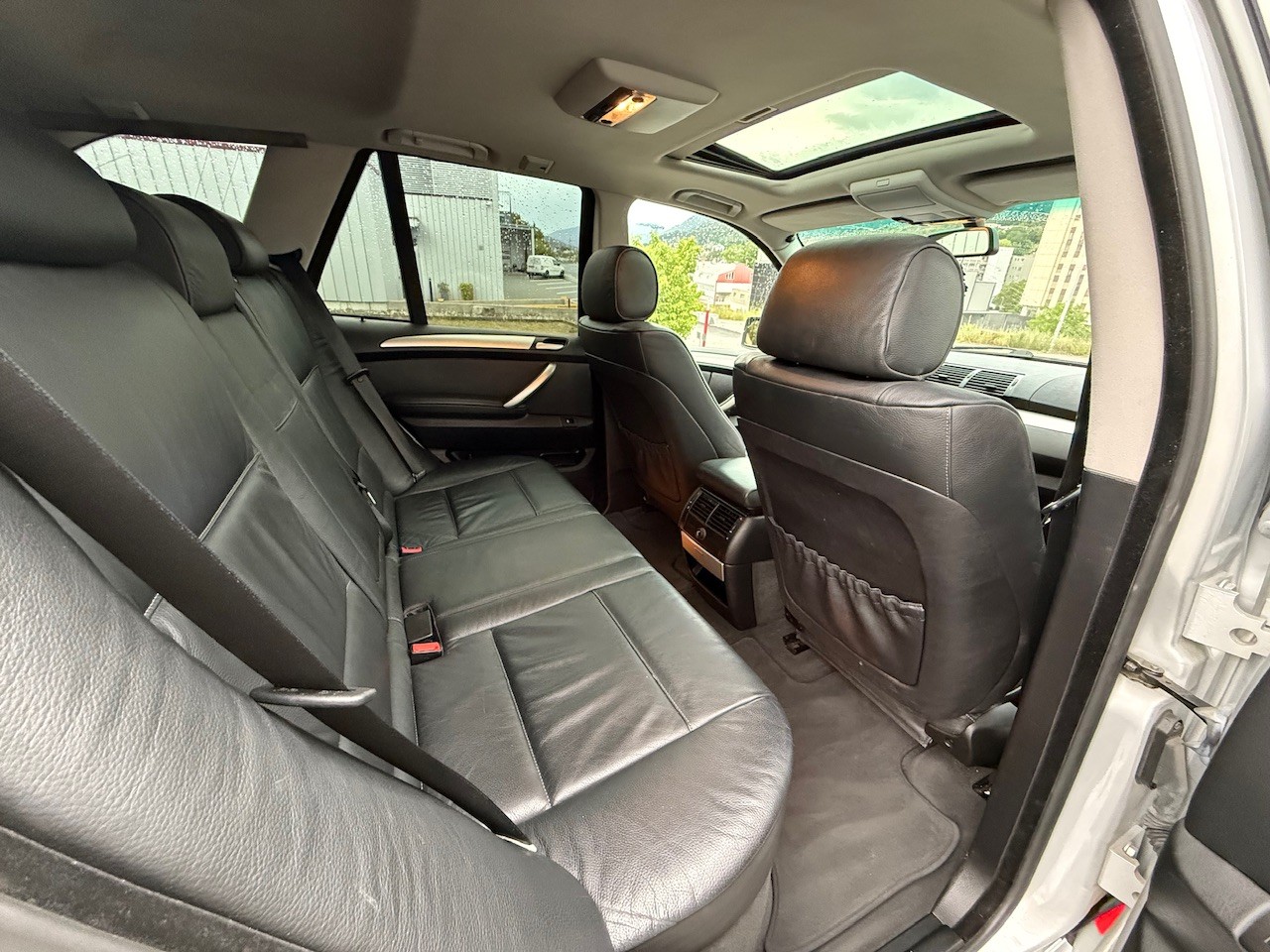 BMW X5 3.0i-image-8