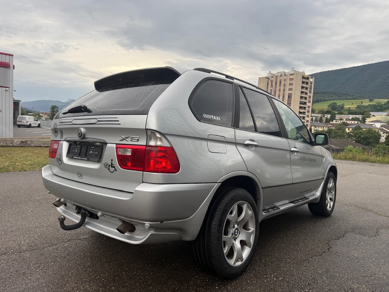 BMW X5 3.0i-image-6