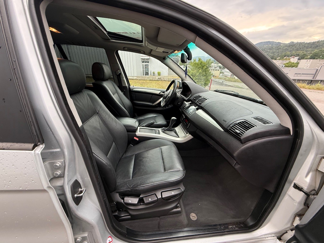BMW X5 3.0i-image-9