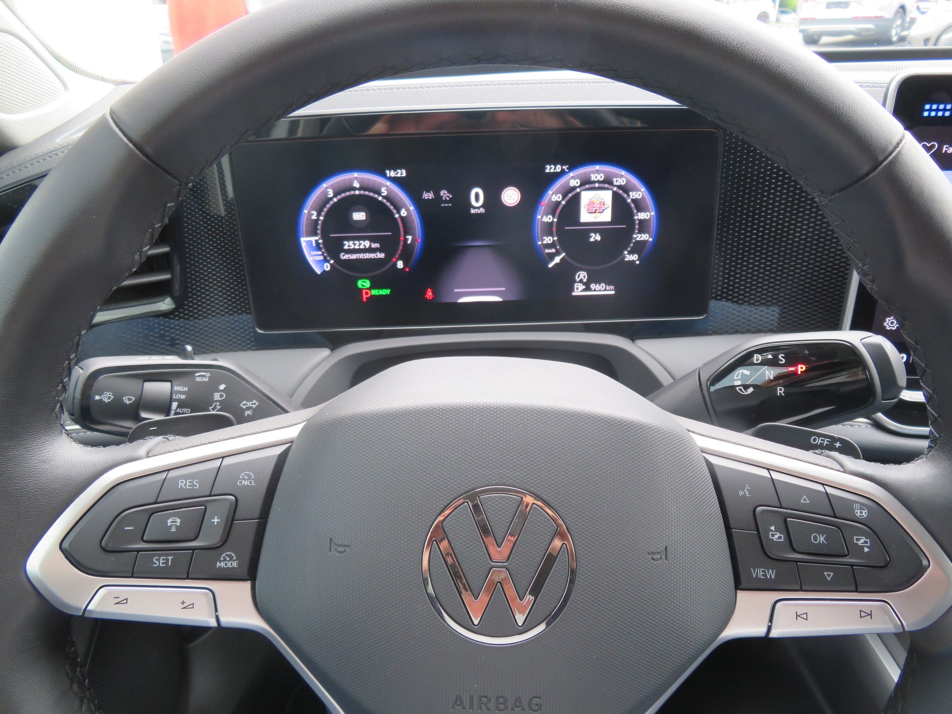 VW Passat Variant 1.5 eTSI evo2 Business DSG-image-5