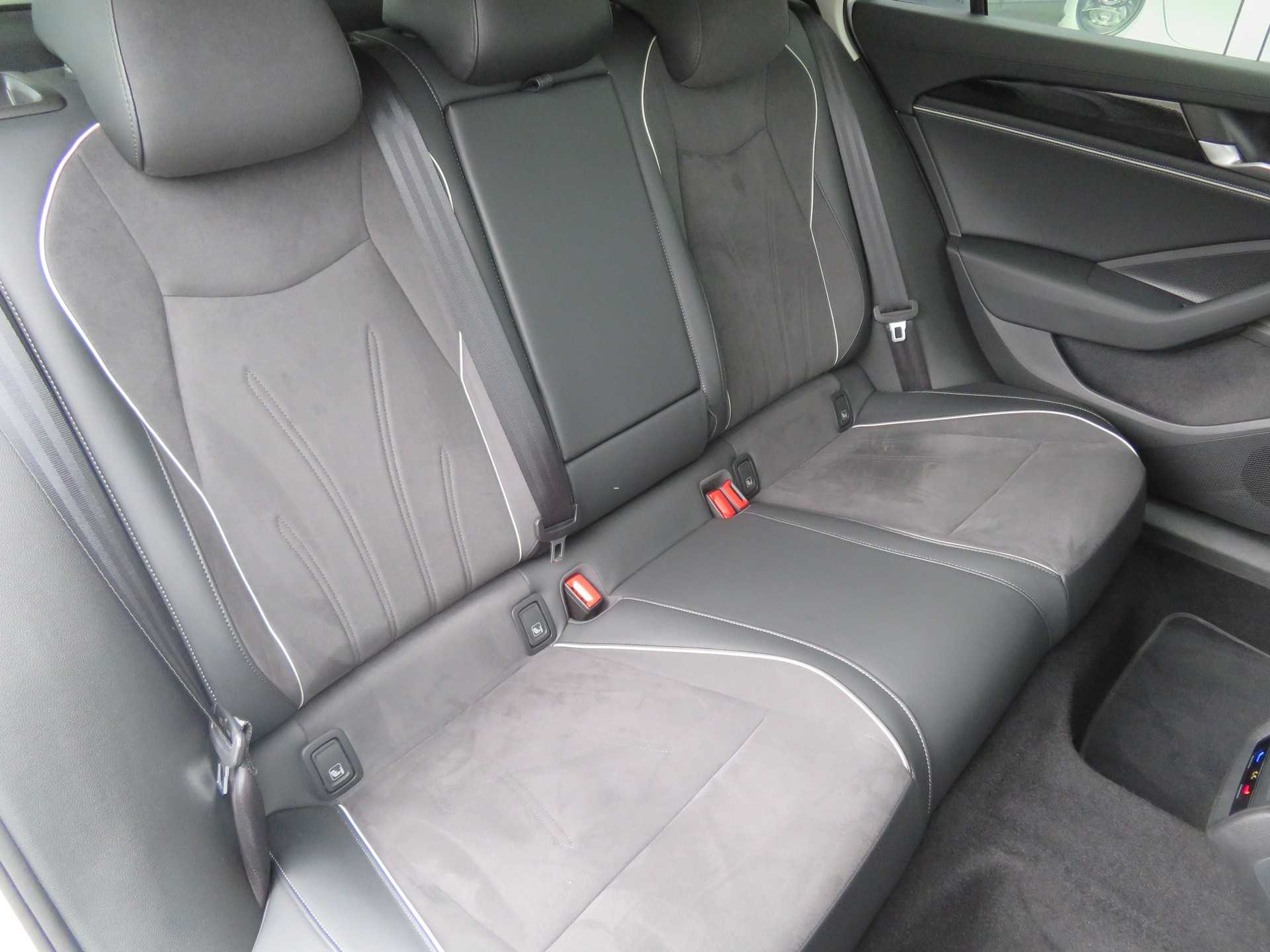 VW Passat Variant 1.5 eTSI evo2 Business DSG-image-11