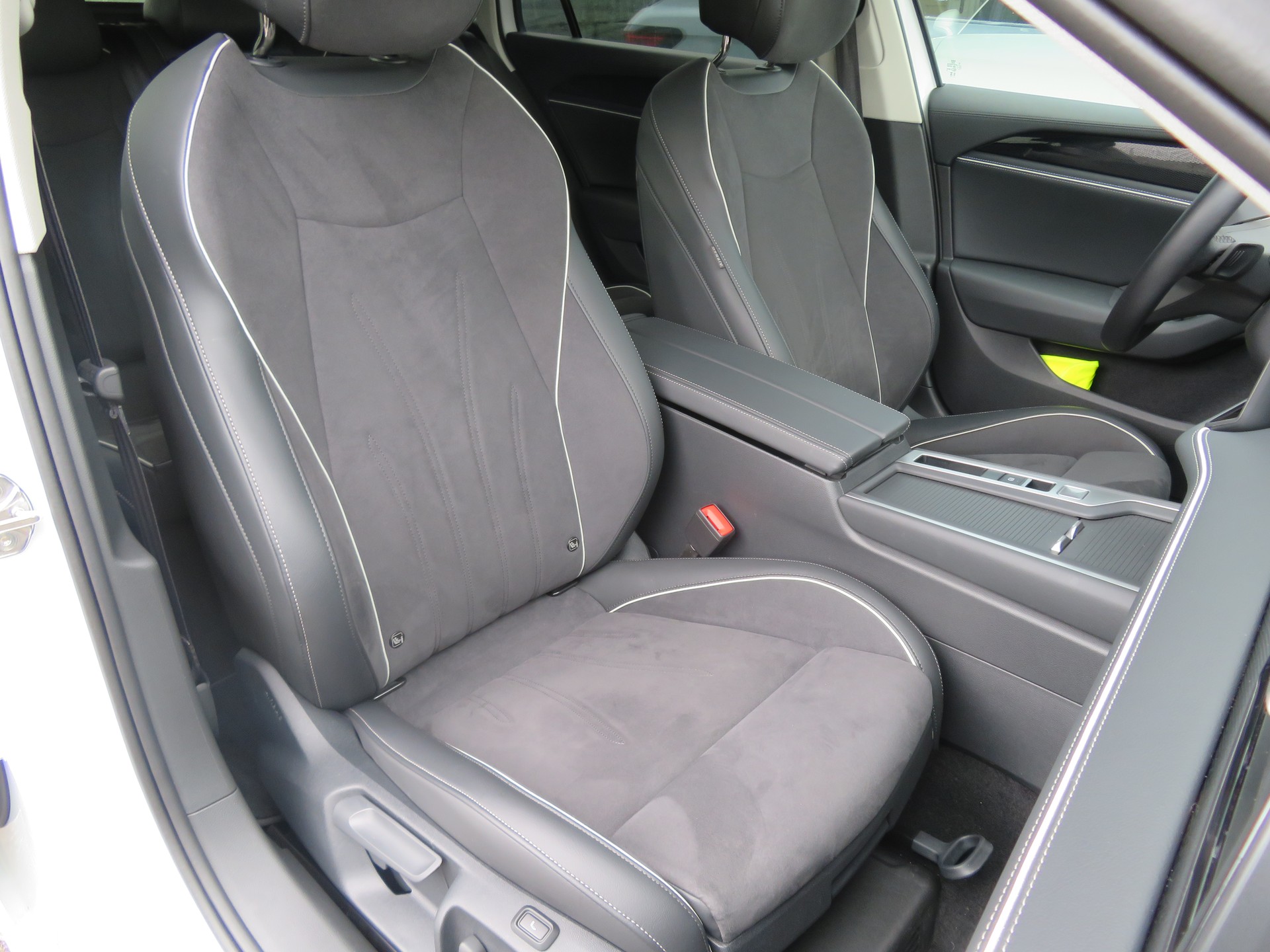 VW Passat Variant 1.5 eTSI evo2 Business DSG-image-10