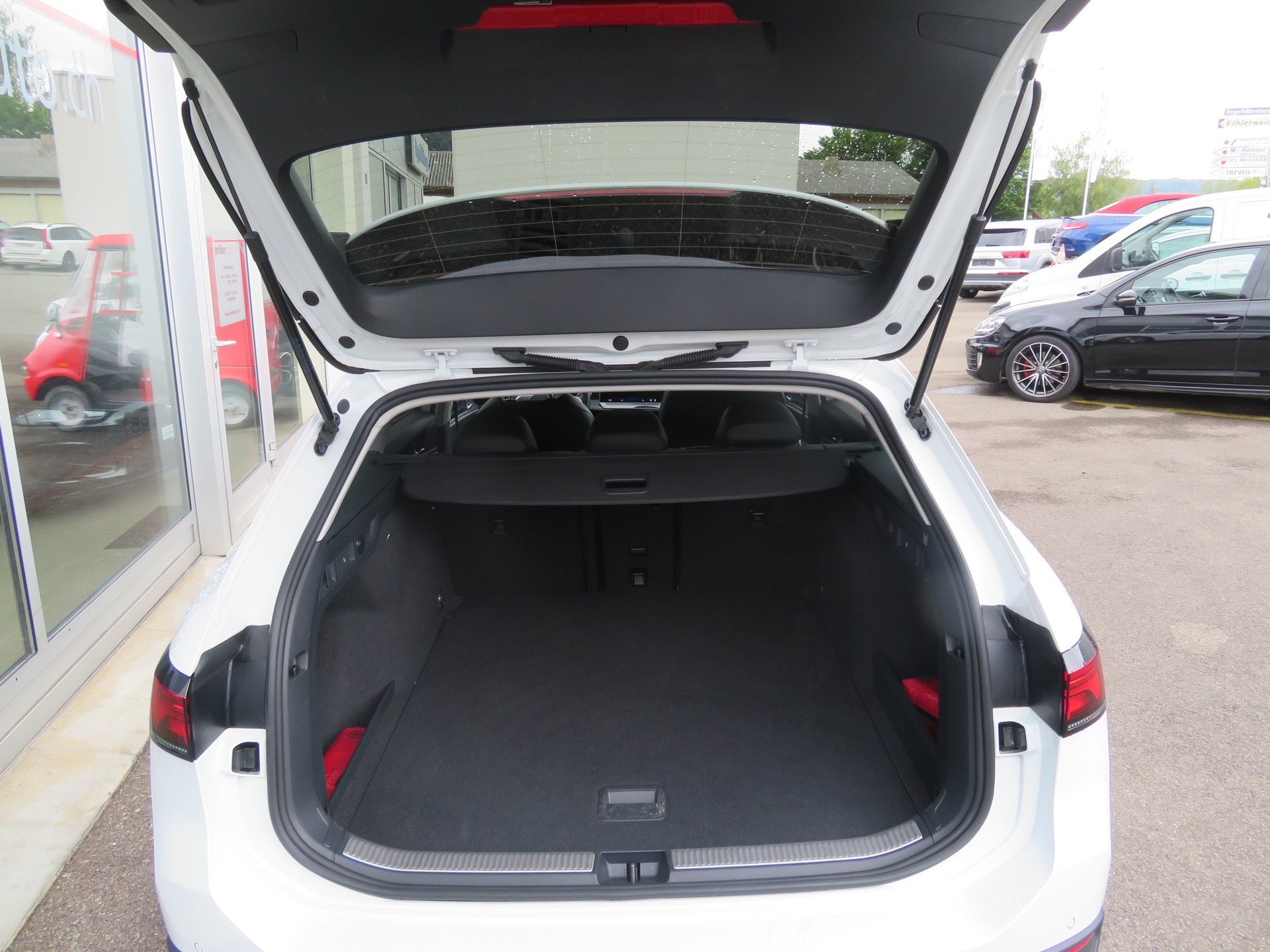VW Passat Variant 1.5 eTSI evo2 Business DSG-image-3