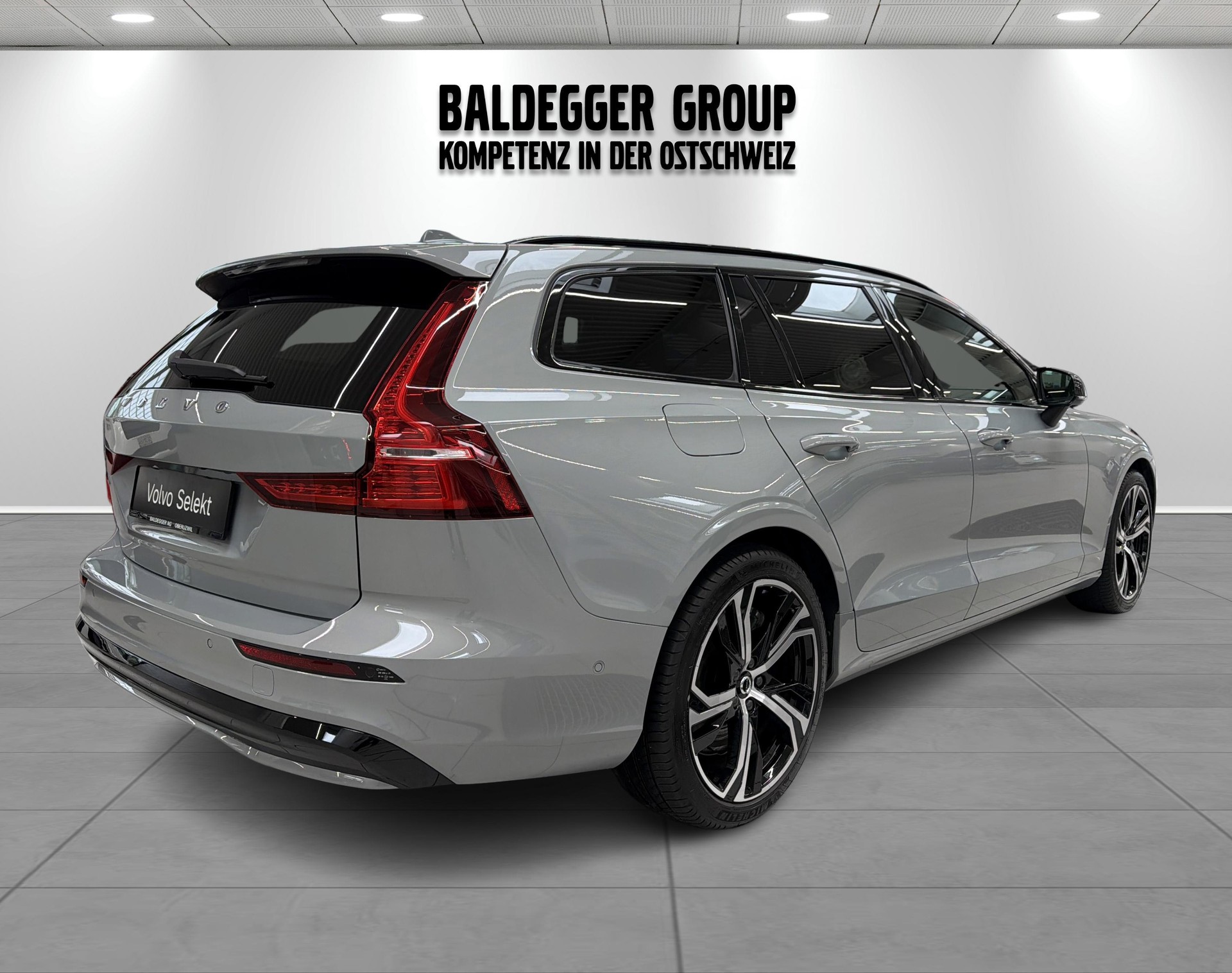VOLVO V60 2.0 T6 TE Plus Dark eAWD-image-2