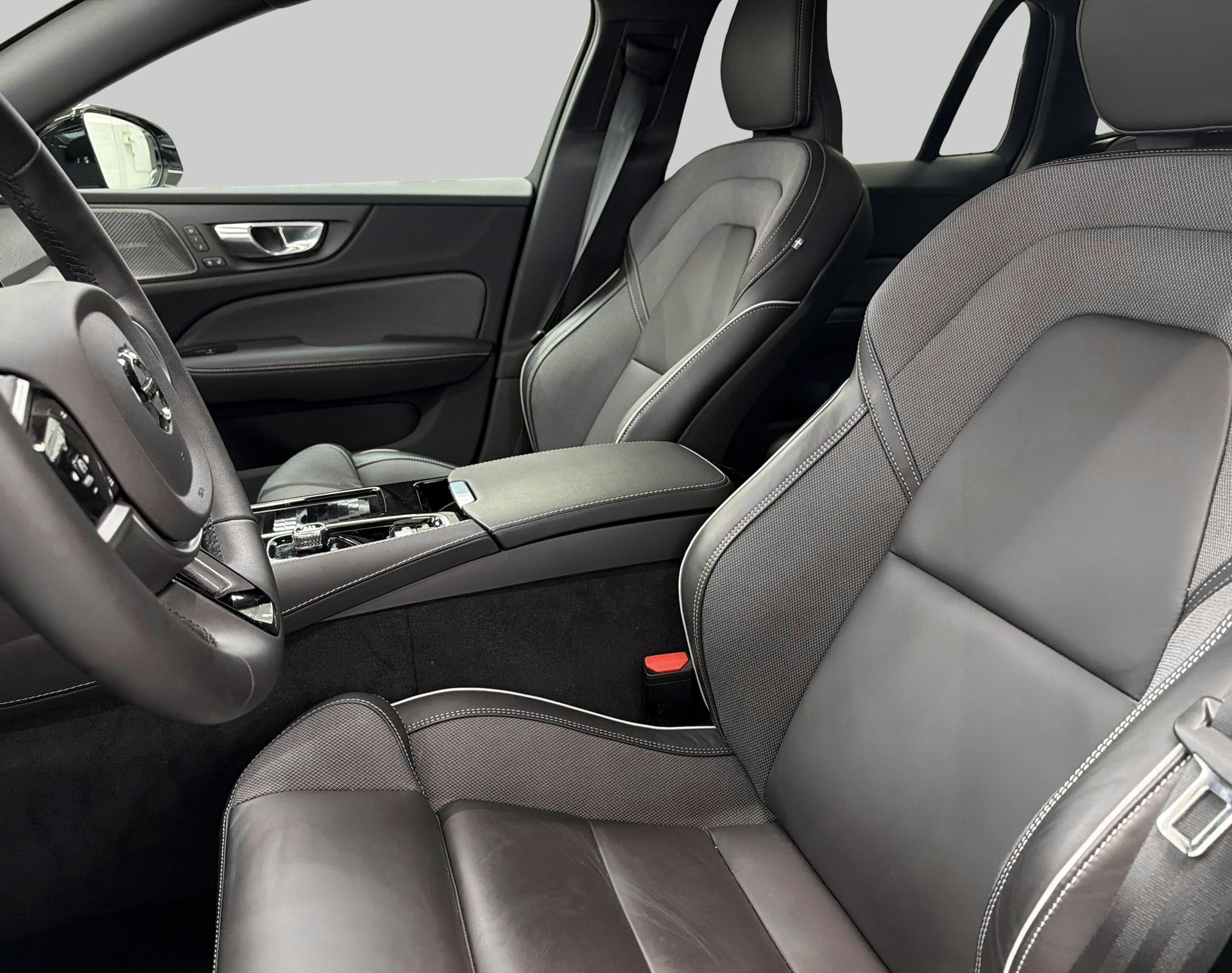 VOLVO V60 2.0 T6 TE Plus Dark eAWD-image-15