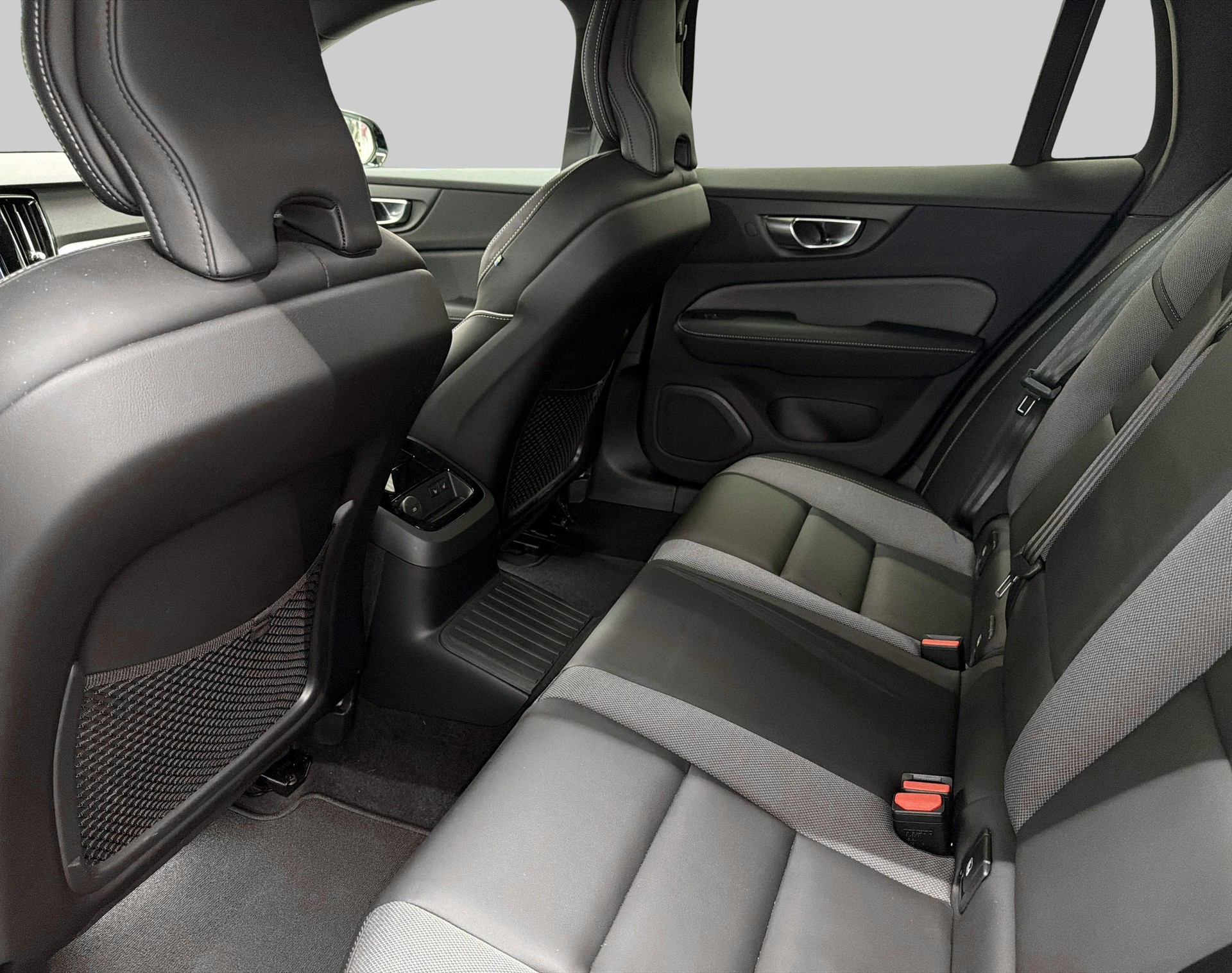 VOLVO V60 2.0 T6 TE Plus Dark eAWD-image-9