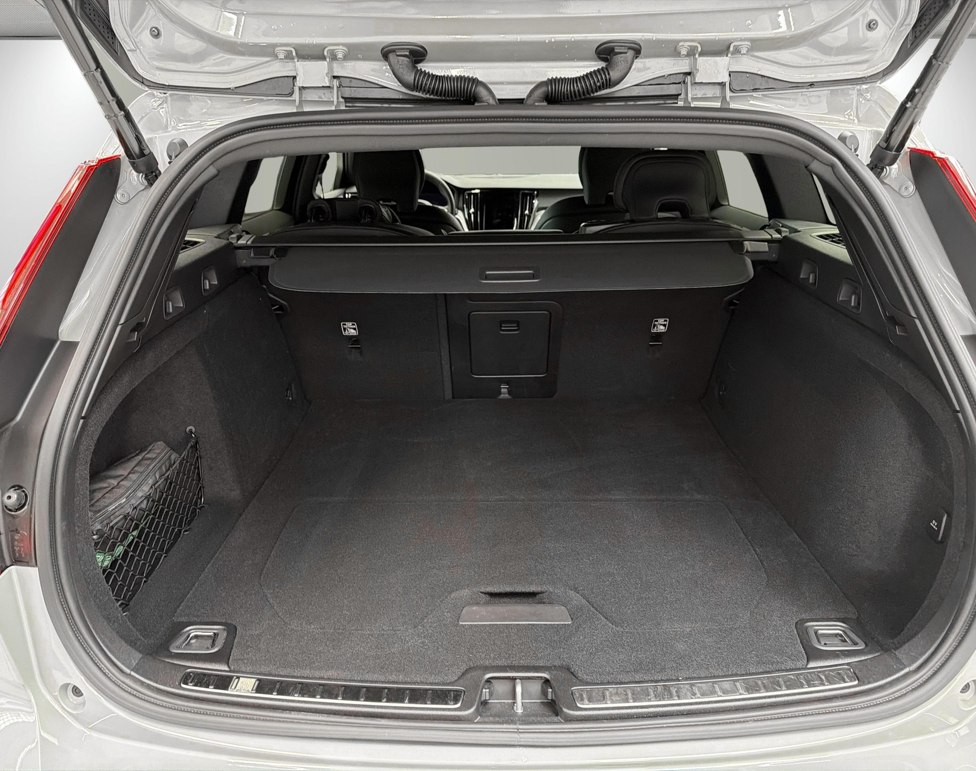 VOLVO V60 2.0 T6 TE Plus Dark eAWD-image-10