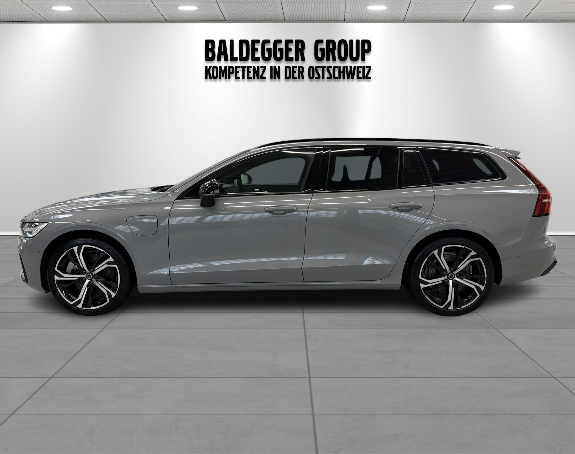 VOLVO V60 2.0 T6 TE Plus Dark eAWD-image-1