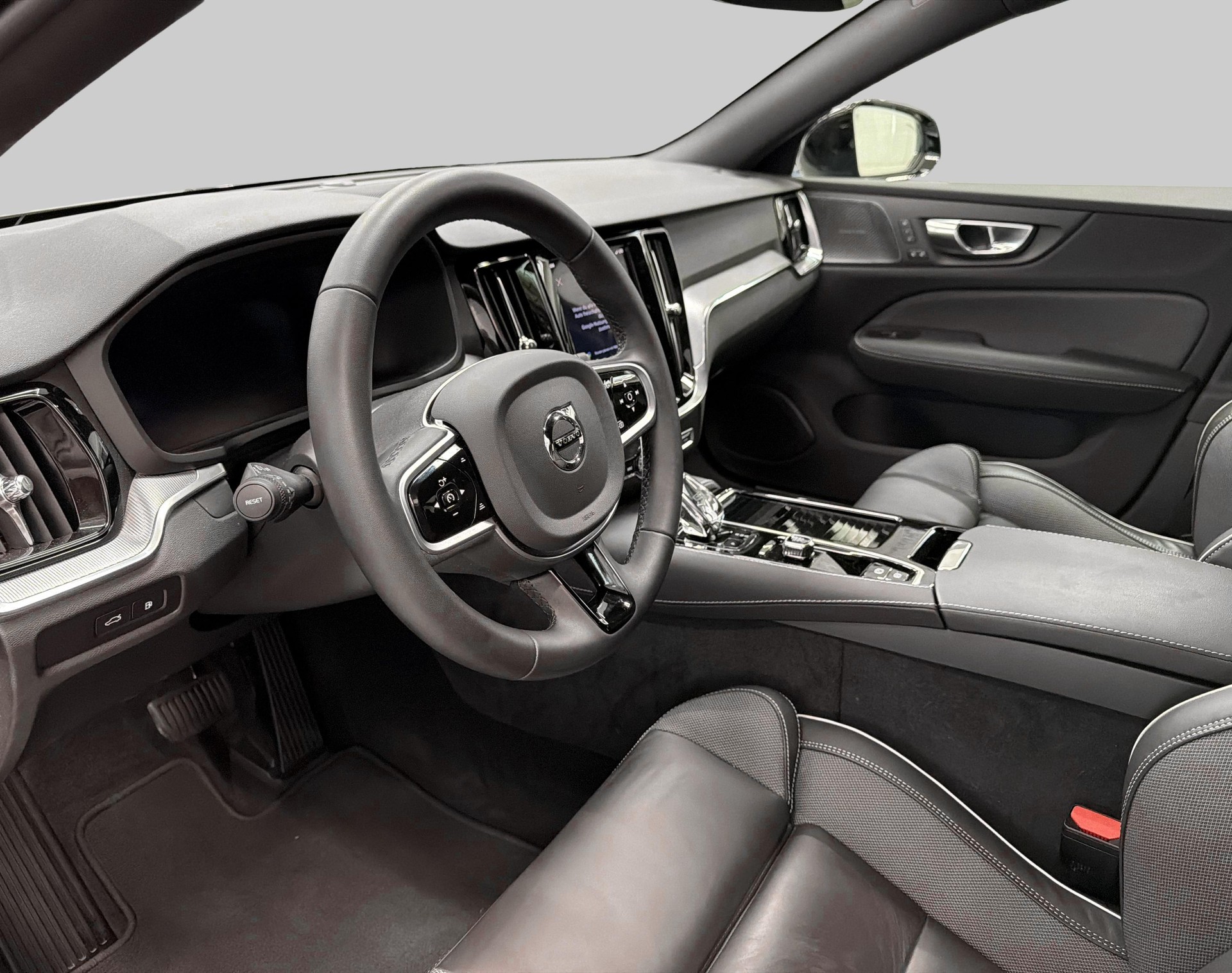 VOLVO V60 2.0 T6 TE Plus Dark eAWD-image-7