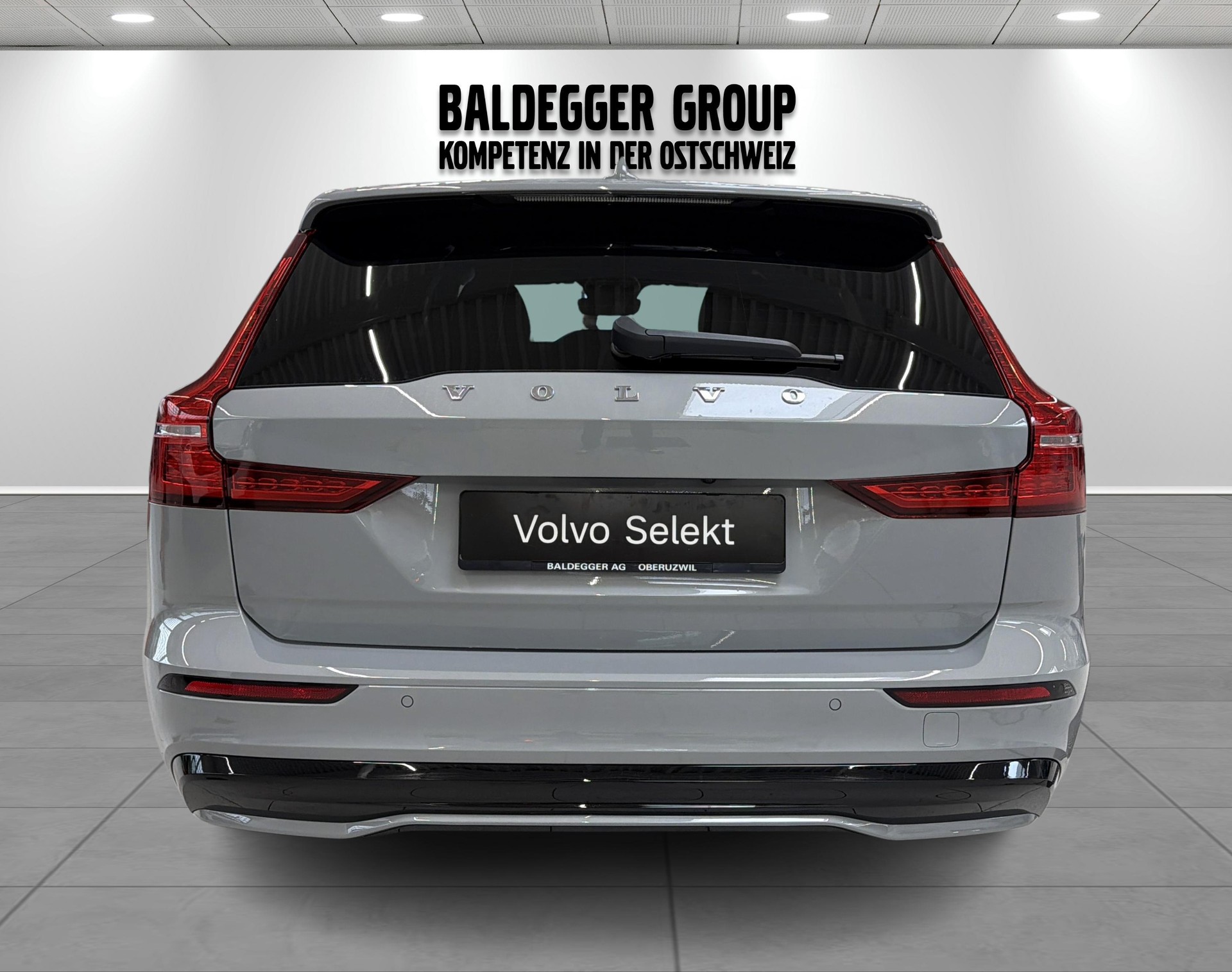 VOLVO V60 2.0 T6 TE Plus Dark eAWD-image-4