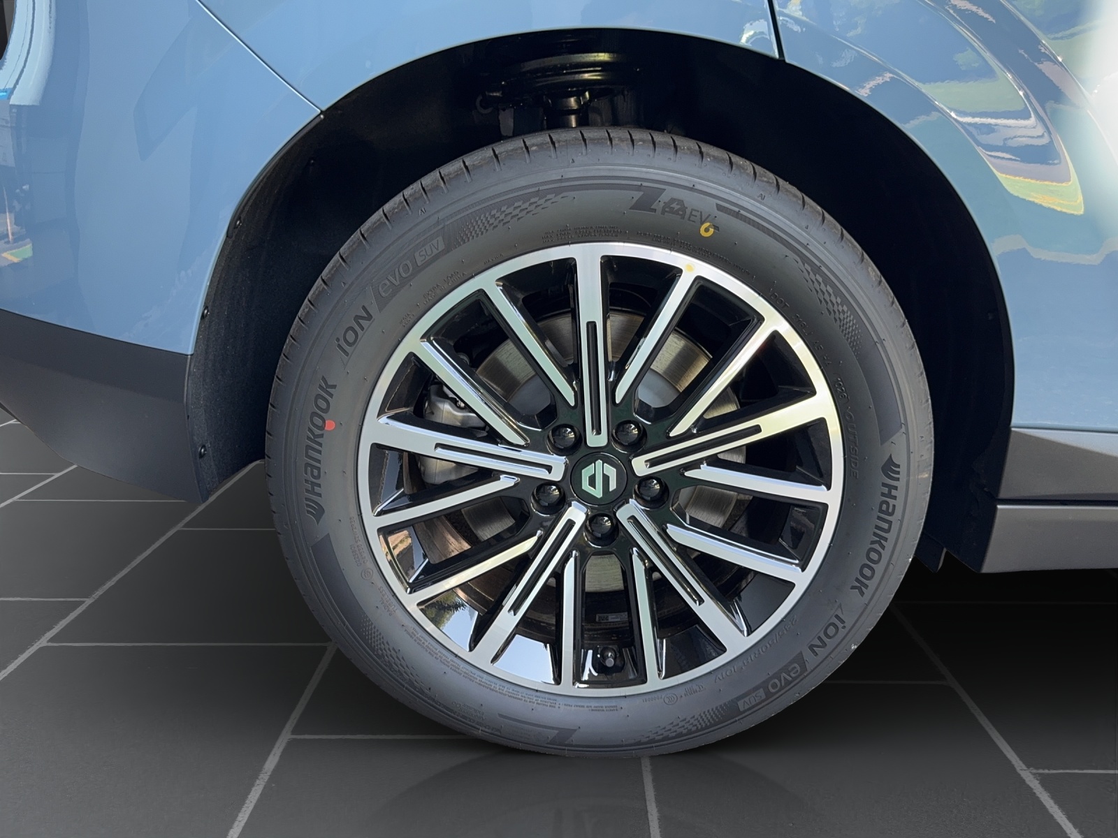 LEAPMOTOR B10 Design BEV-image-9