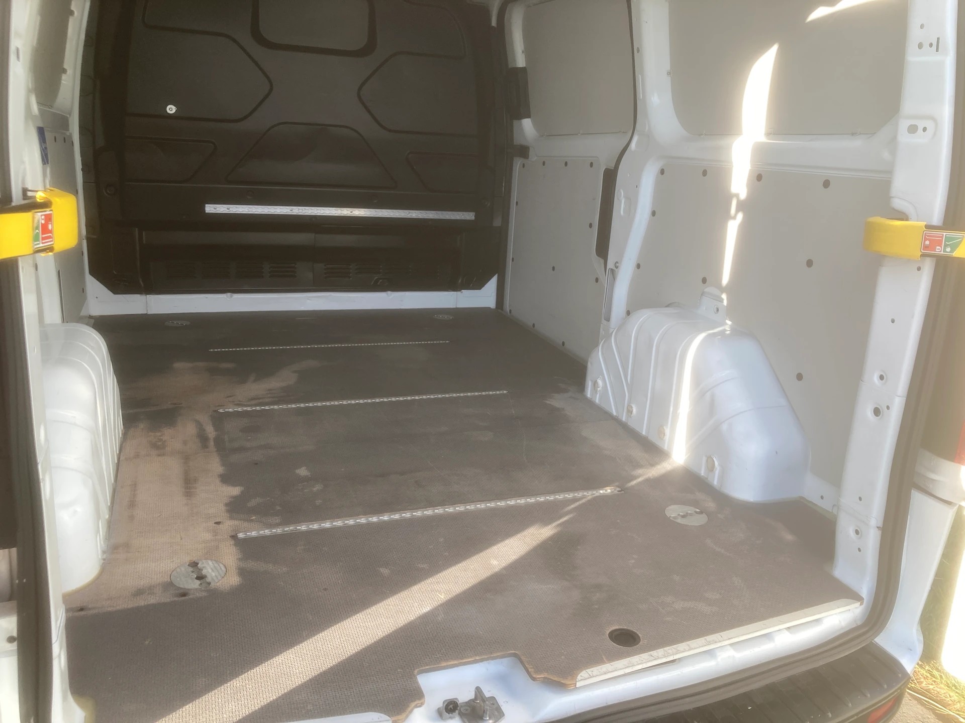 FORD Transit Custom Van 280 L1H1 Ambiente mit Anhängerkupplung-image-7