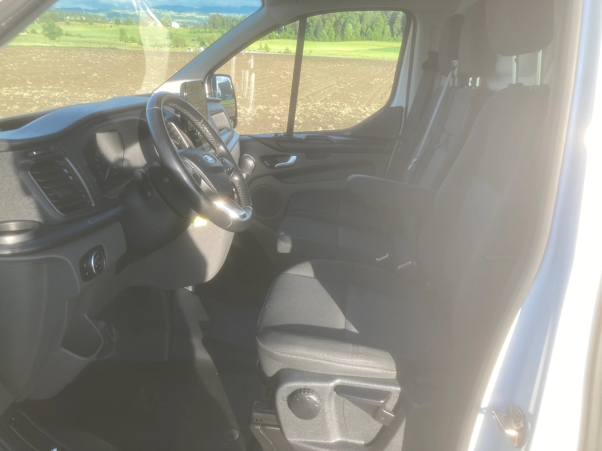 FORD Transit Custom Van 280 L1H1 Ambiente mit Anhängerkupplung-image-9