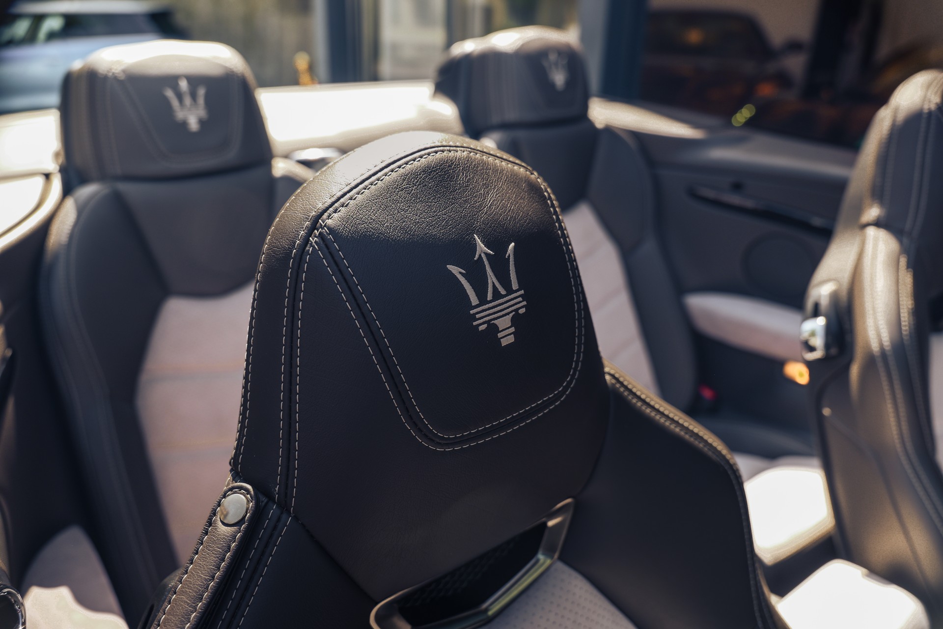 MASERATI GranCabrio Sport Automatica-image-9