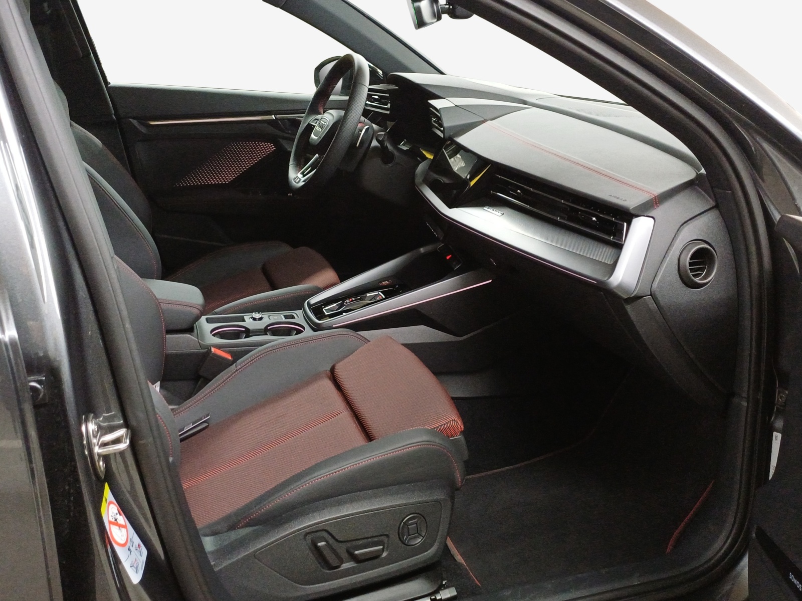 AUDI S3 Limousine TFSI quattro S-tronic-image-13