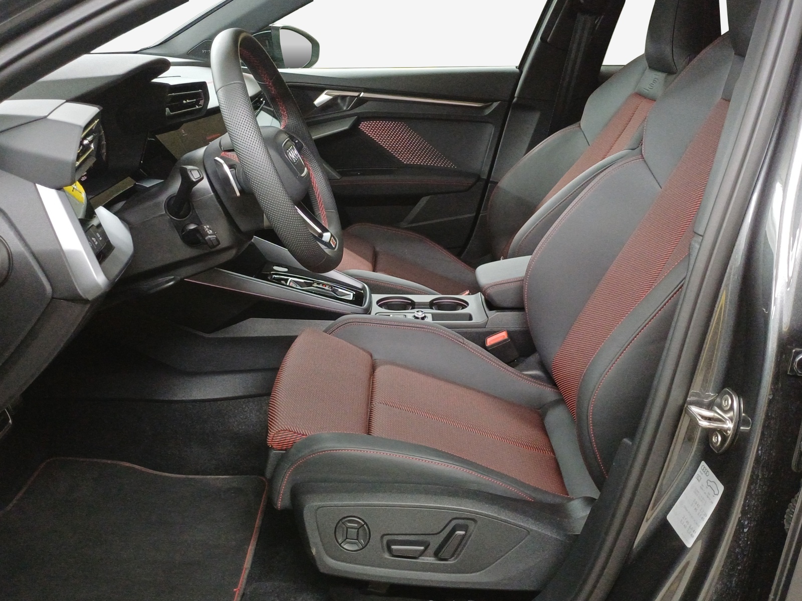AUDI S3 Limousine TFSI quattro S-tronic-image-7