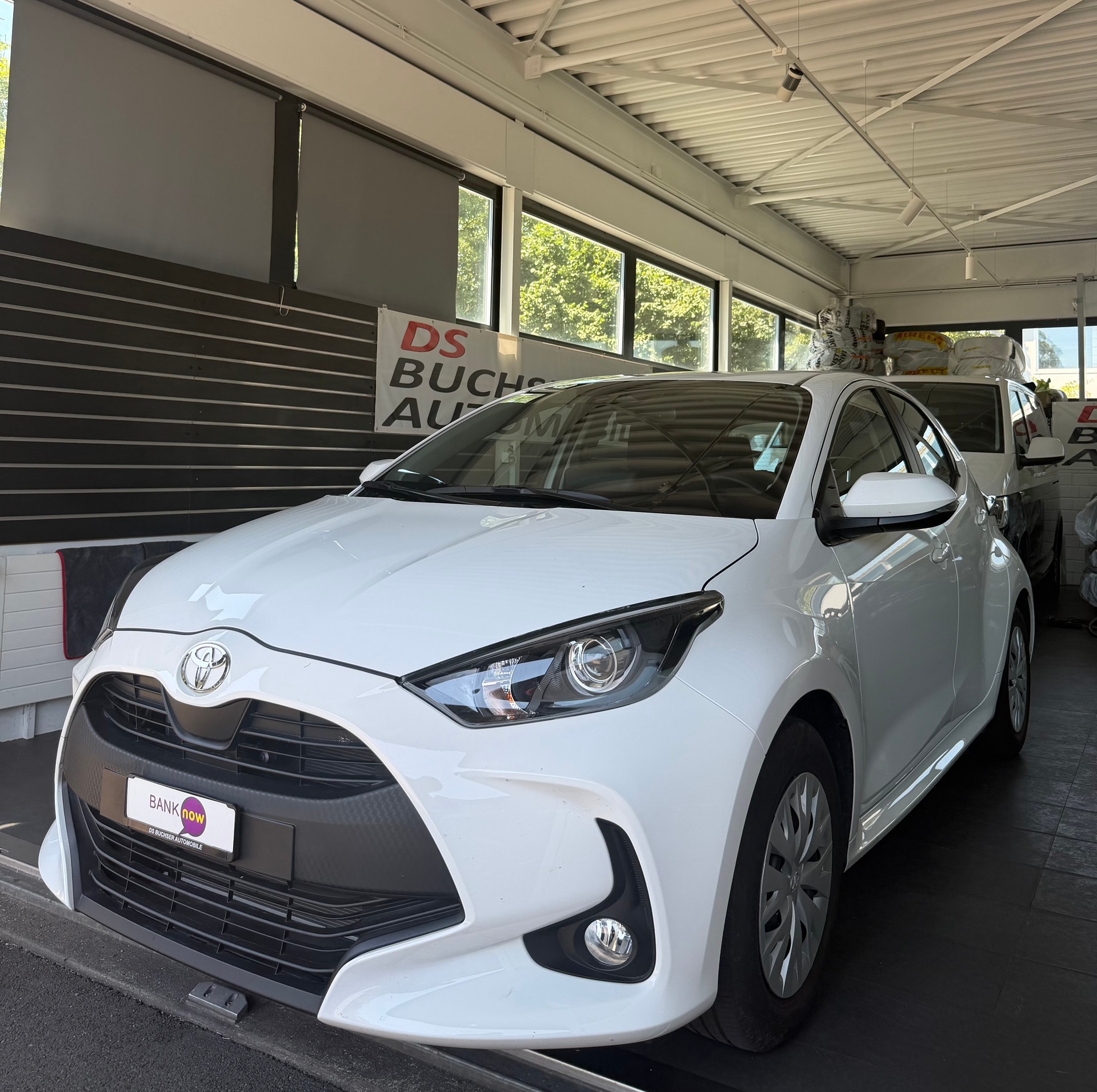TOYOTA Yaris 1.5 VVT-i HSD Comfort-image-1