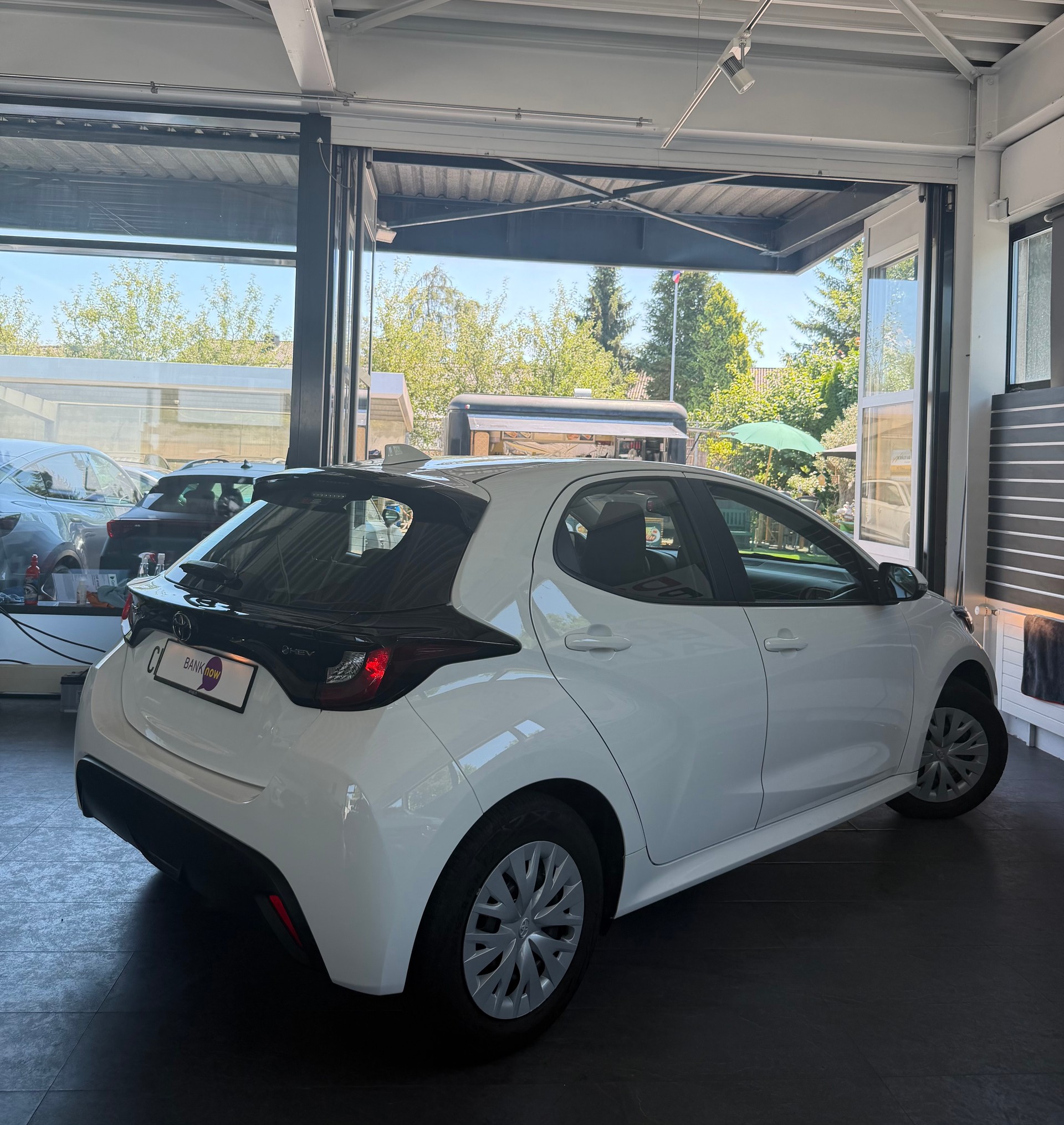 TOYOTA Yaris 1.5 VVT-i HSD Comfort-image-3