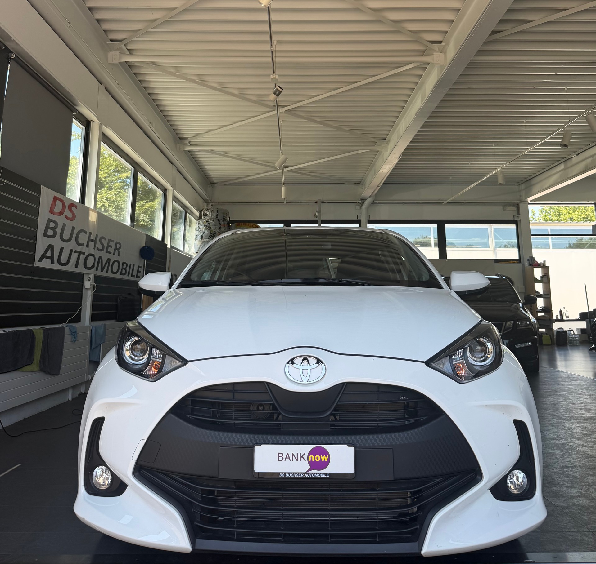 TOYOTA Yaris 1.5 VVT-i HSD Comfort-image-2