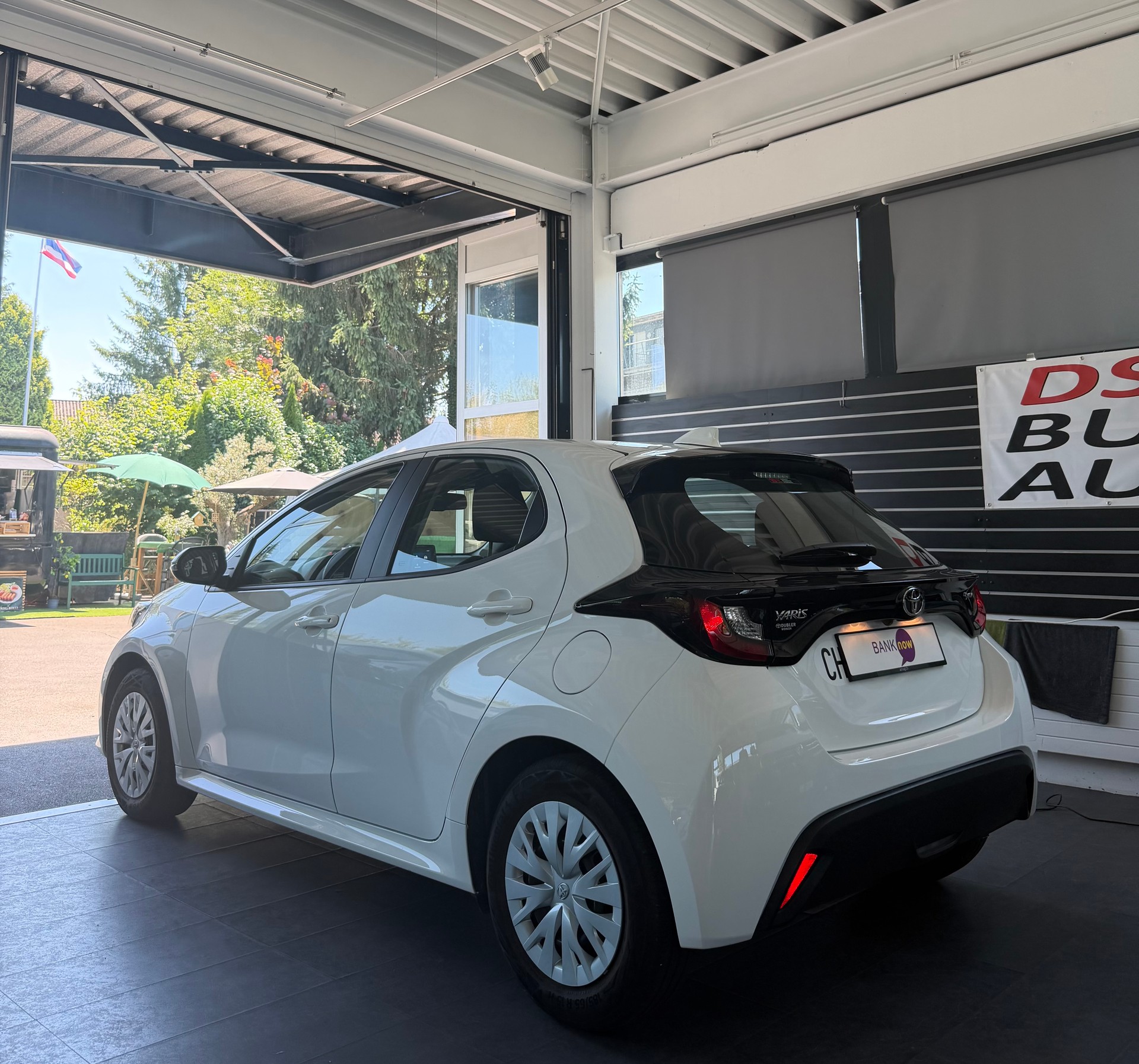 TOYOTA Yaris 1.5 VVT-i HSD Comfort-image-4
