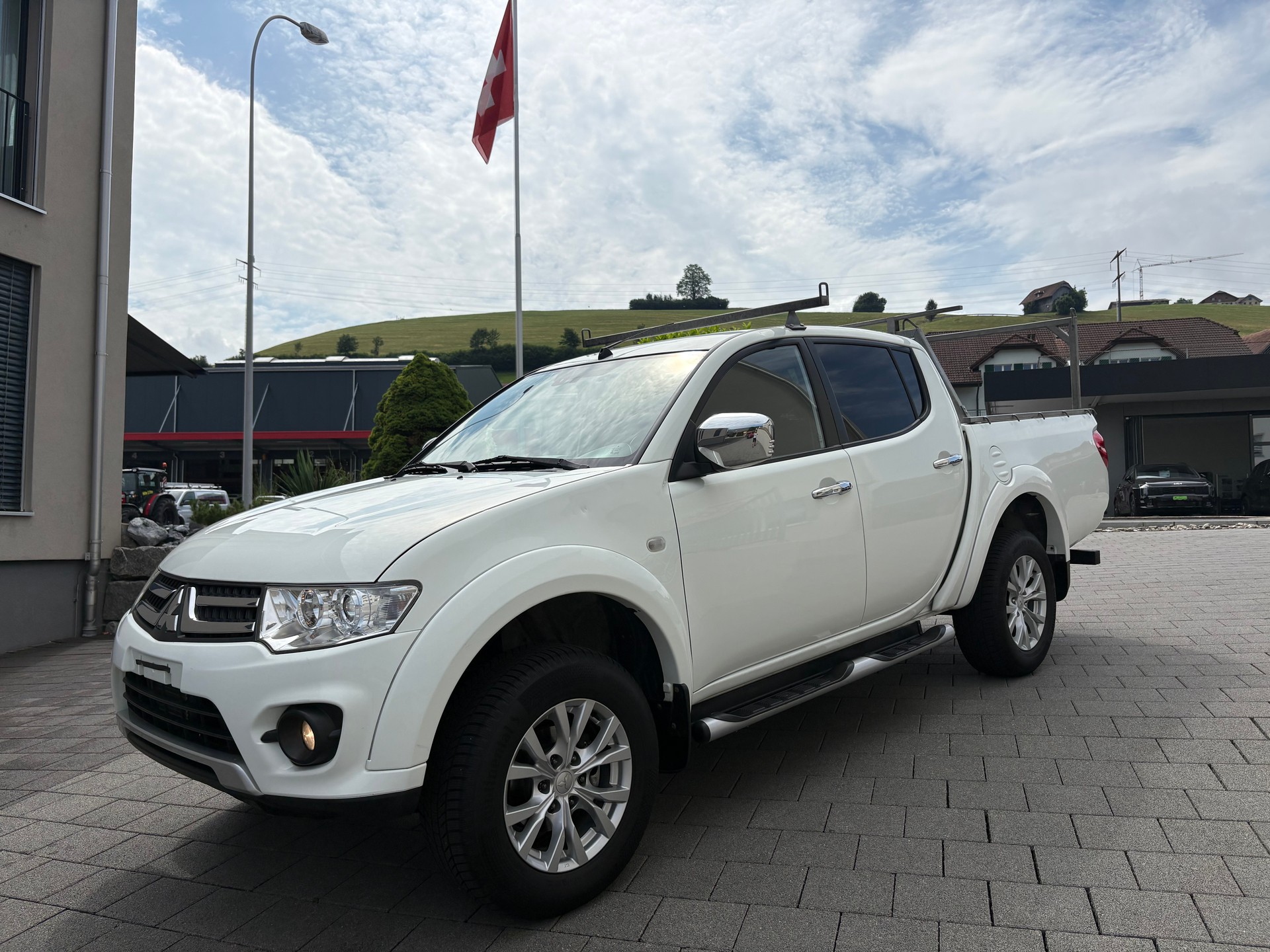MITSUBISHI L 200 2.5 DID HP Intense Double Cab A-image-2