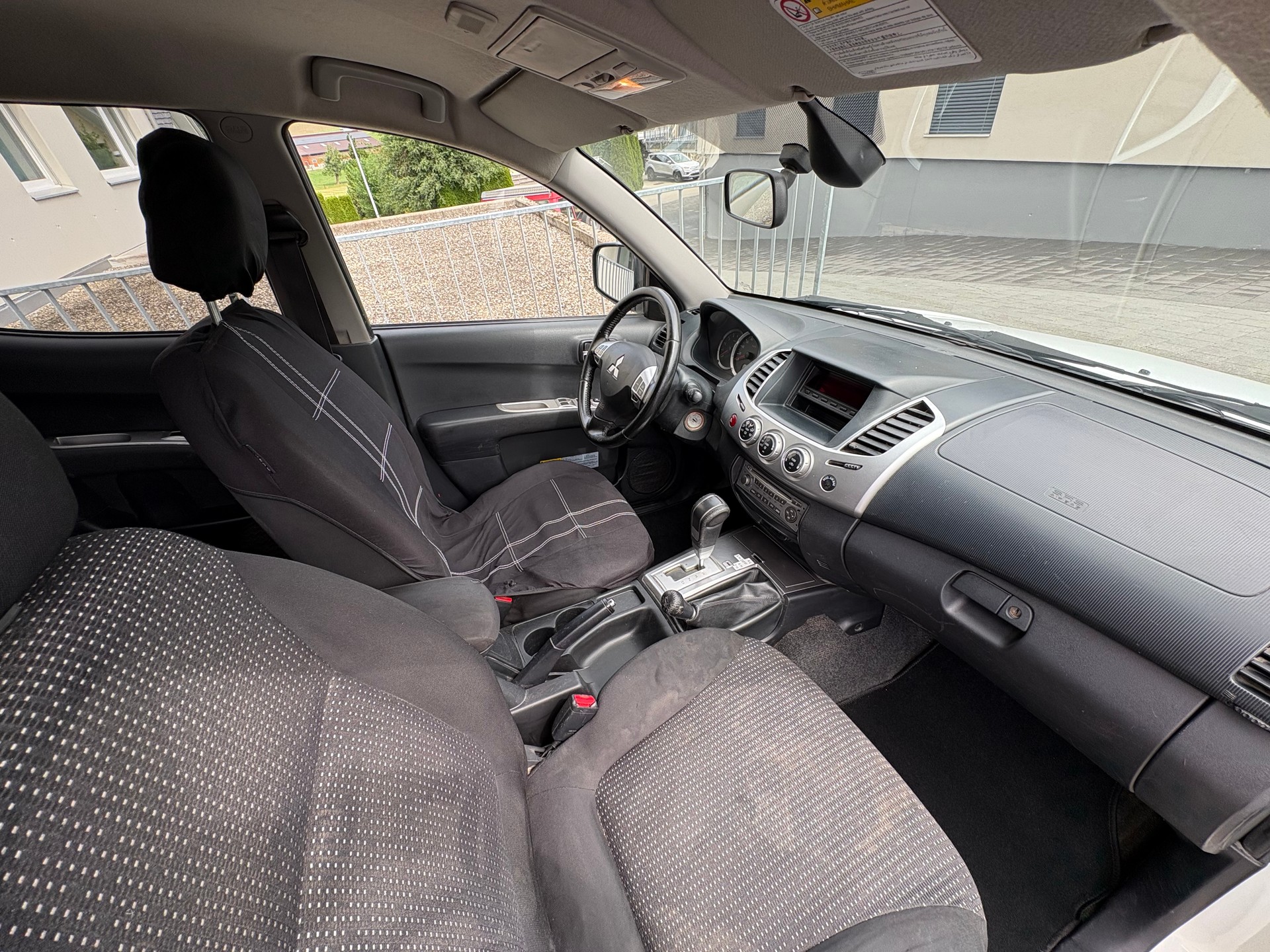 MITSUBISHI L 200 2.5 DID HP Intense Double Cab A-image-8