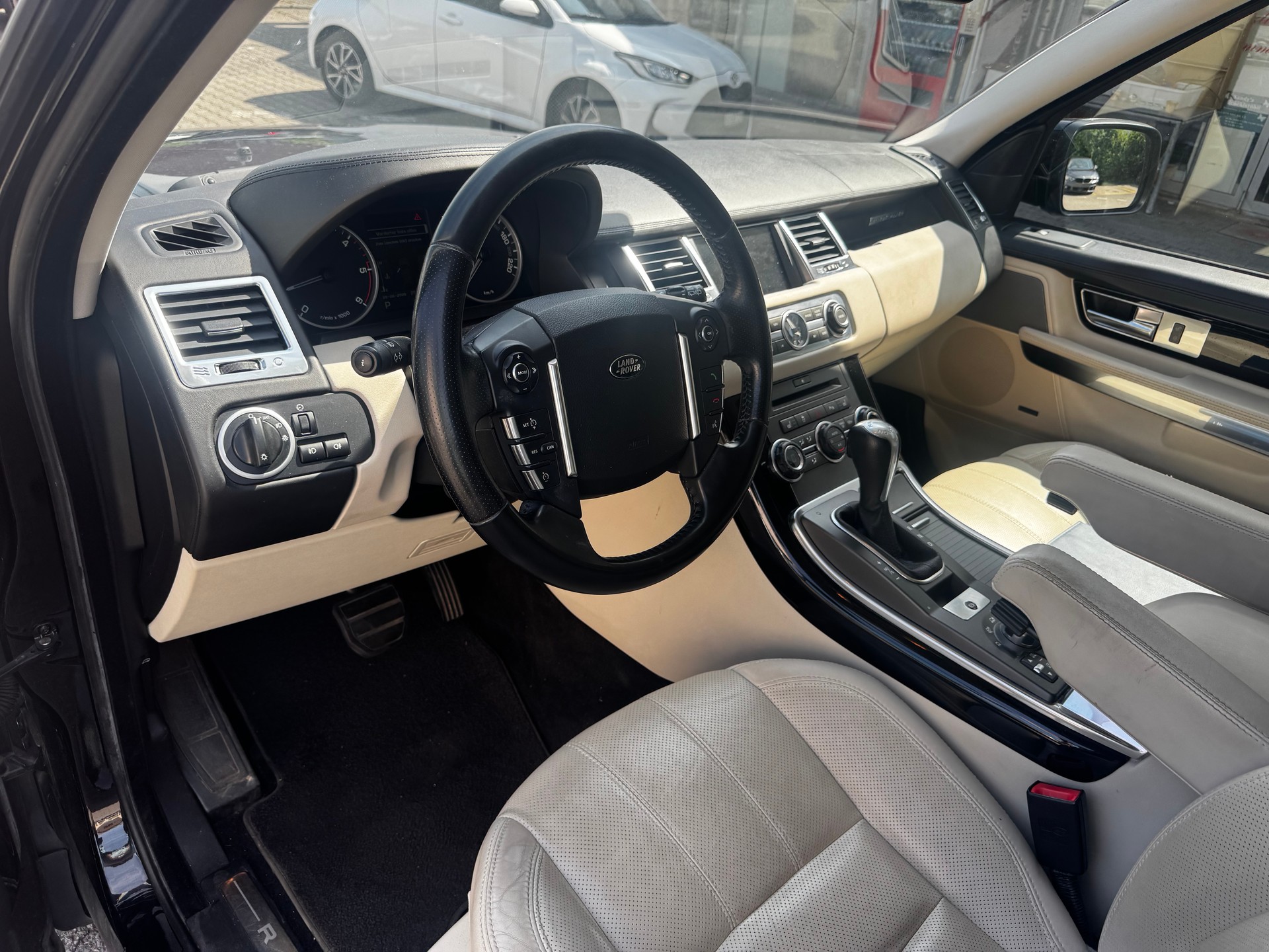 LAND ROVER Range Rover Sport 3.0 TDV6 HSE Automatic-image-5