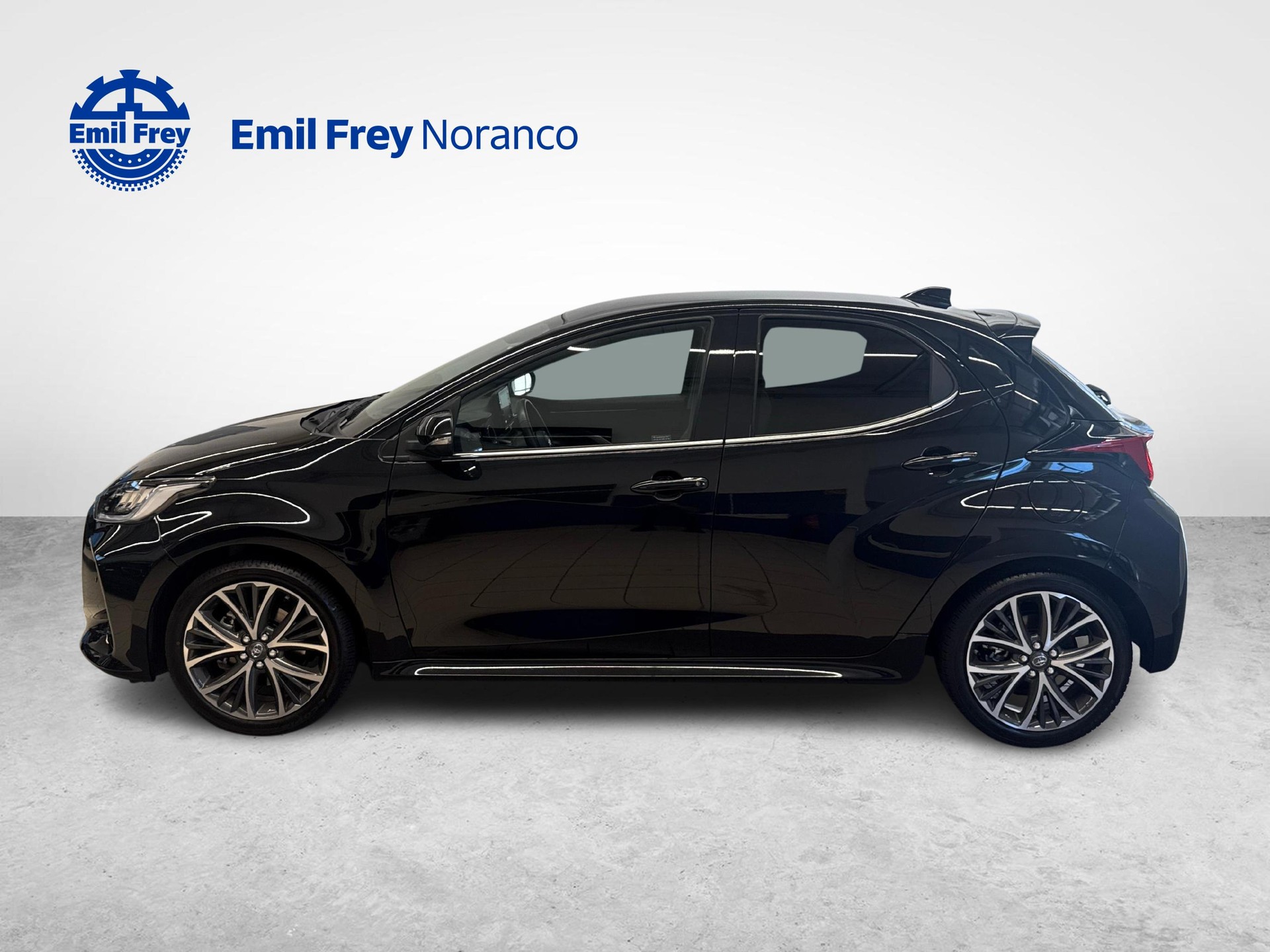 TOYOTA Yaris 1.5 VVT-i HSD Premium + Ruote invernali incluse-image-1