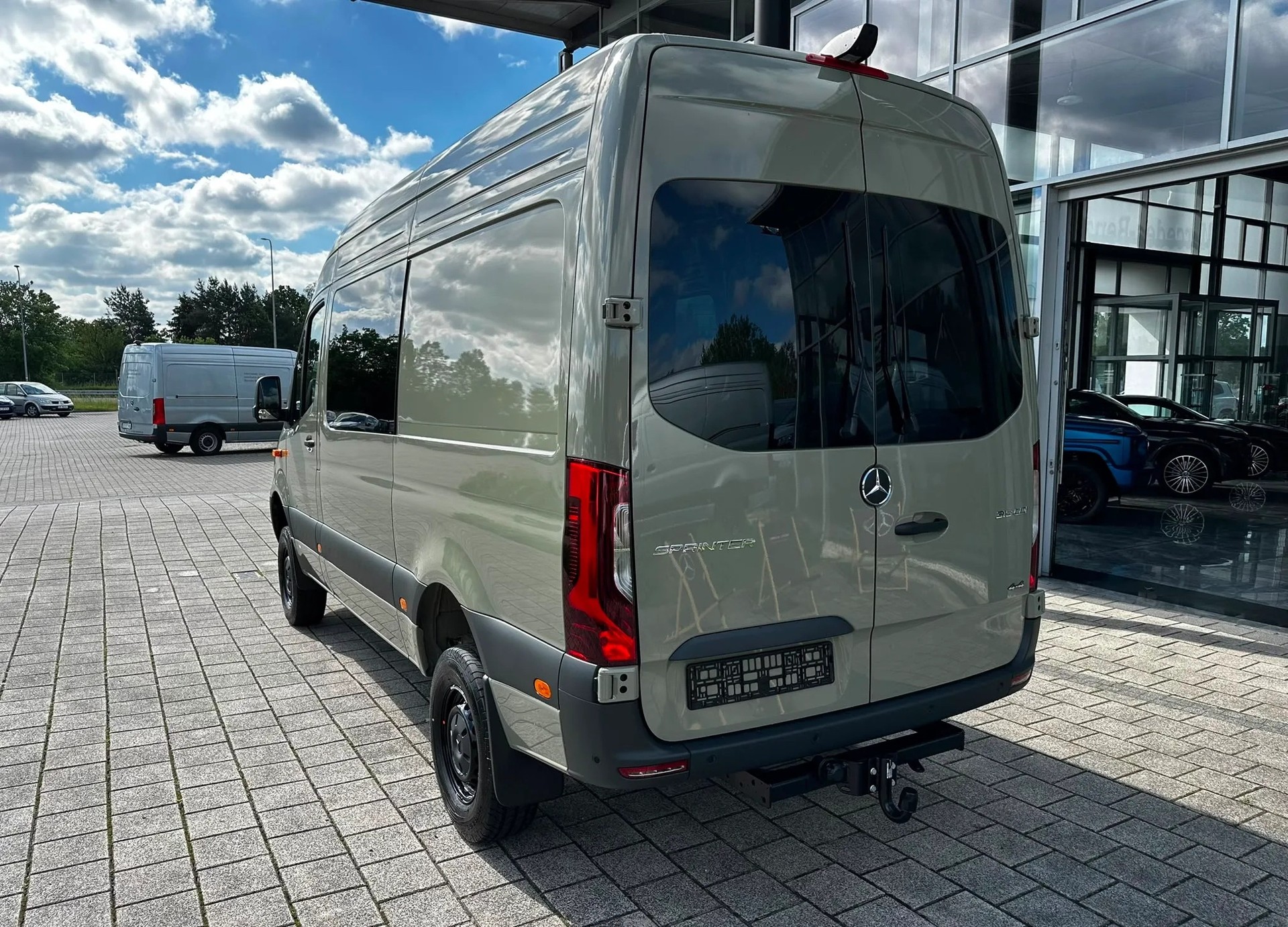 MERCEDES-BENZ Sprinter 319 CDI Lang 9G-TRONIC 4x4-image-2