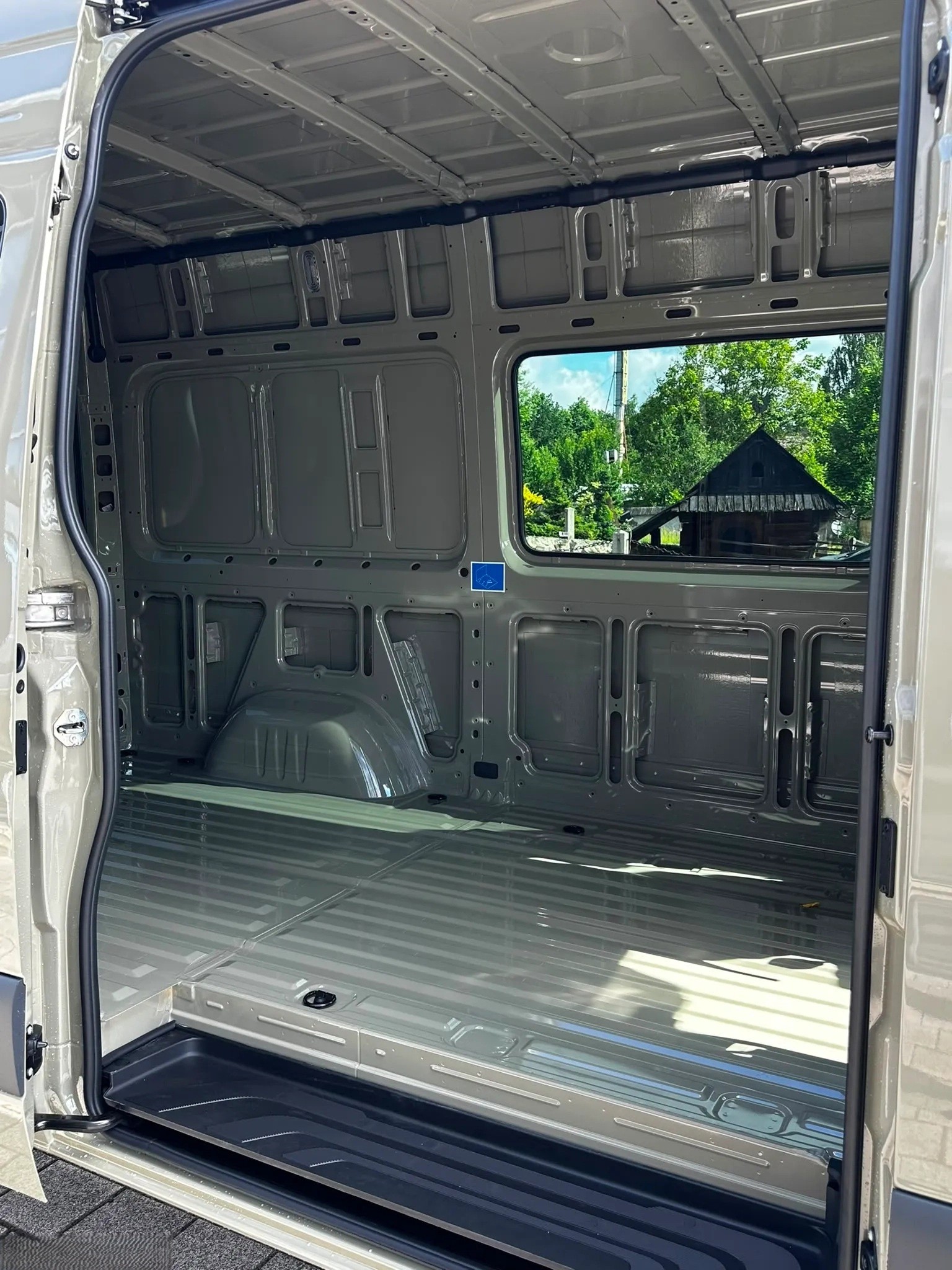 MERCEDES-BENZ Sprinter 319 CDI Lang 9G-TRONIC 4x4-image-8