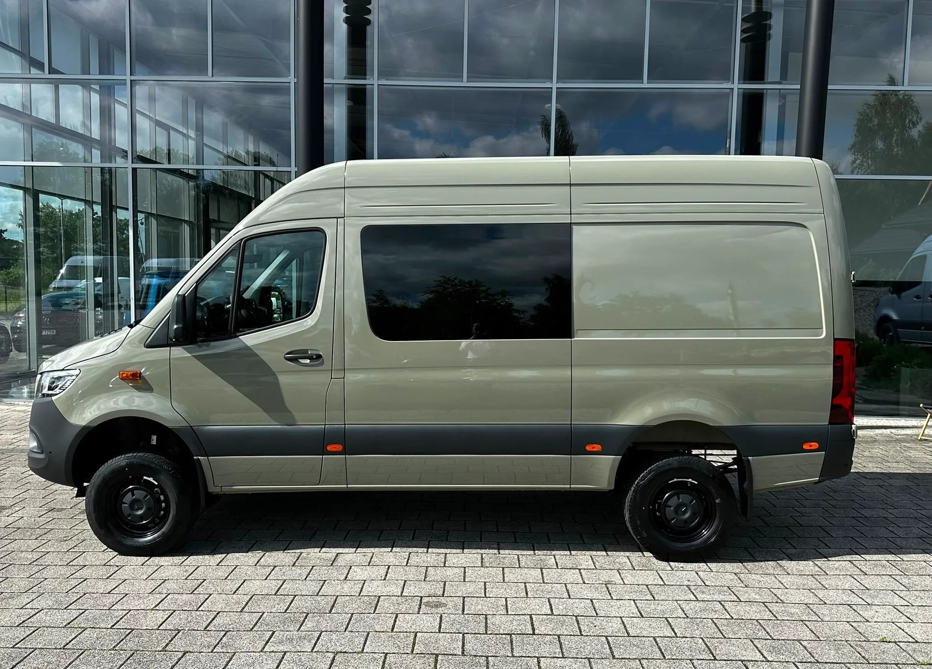 MERCEDES-BENZ Sprinter 319 CDI Lang 9G-TRONIC 4x4-image-1