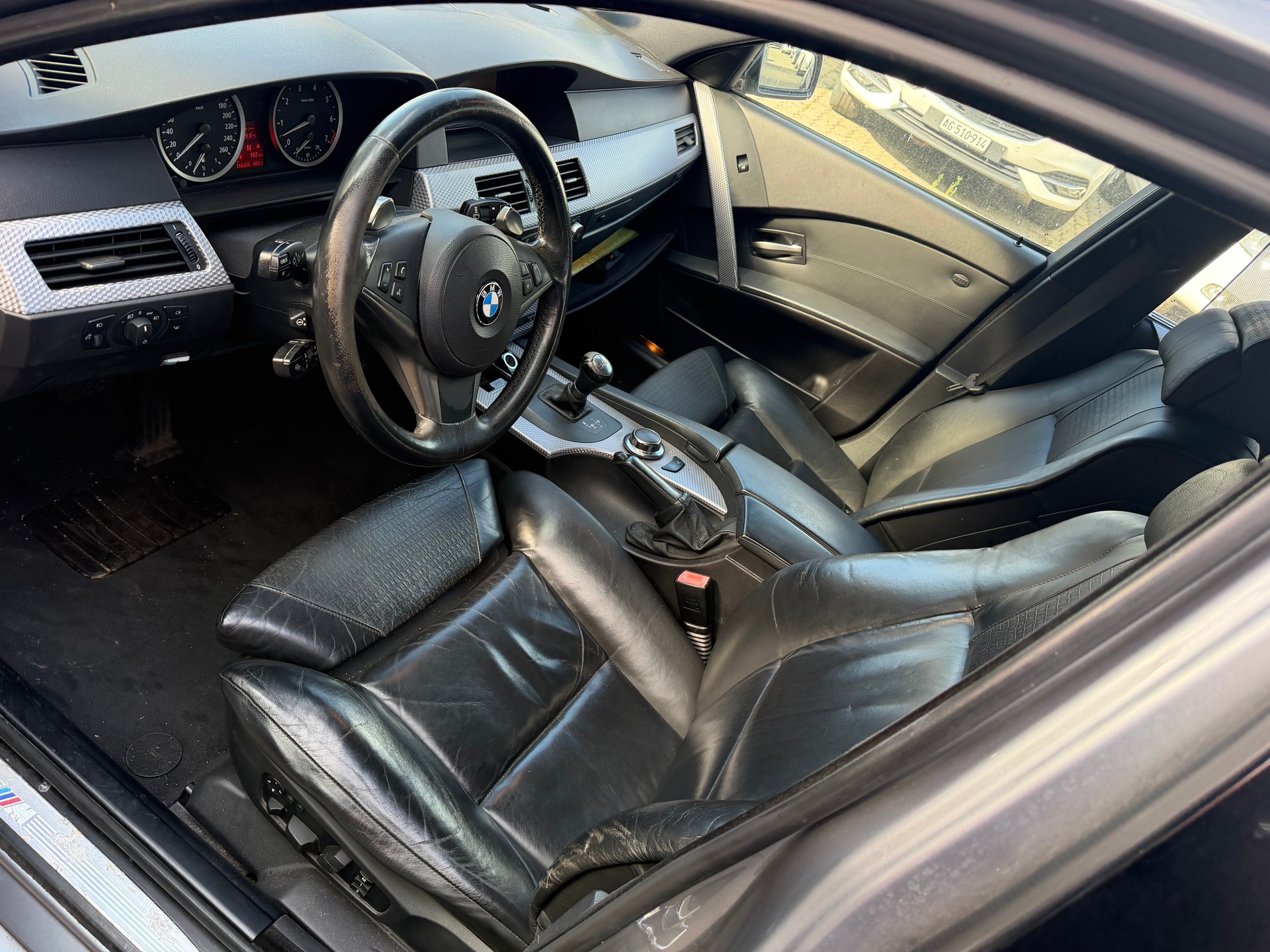BMW 550i Touring-image-5