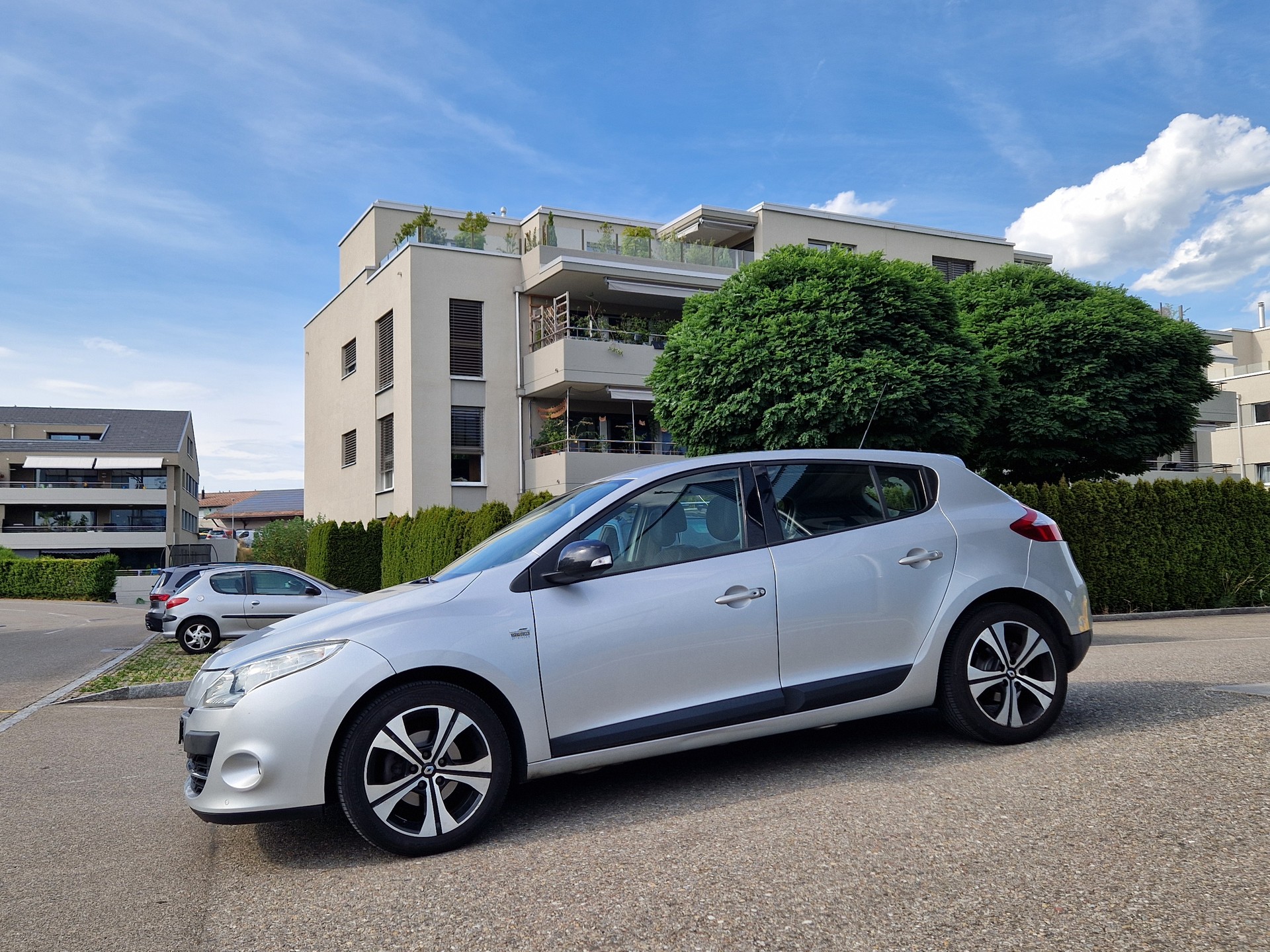 RENAULT Mégane 2.0 16V Bose CVT Automatik-image-1