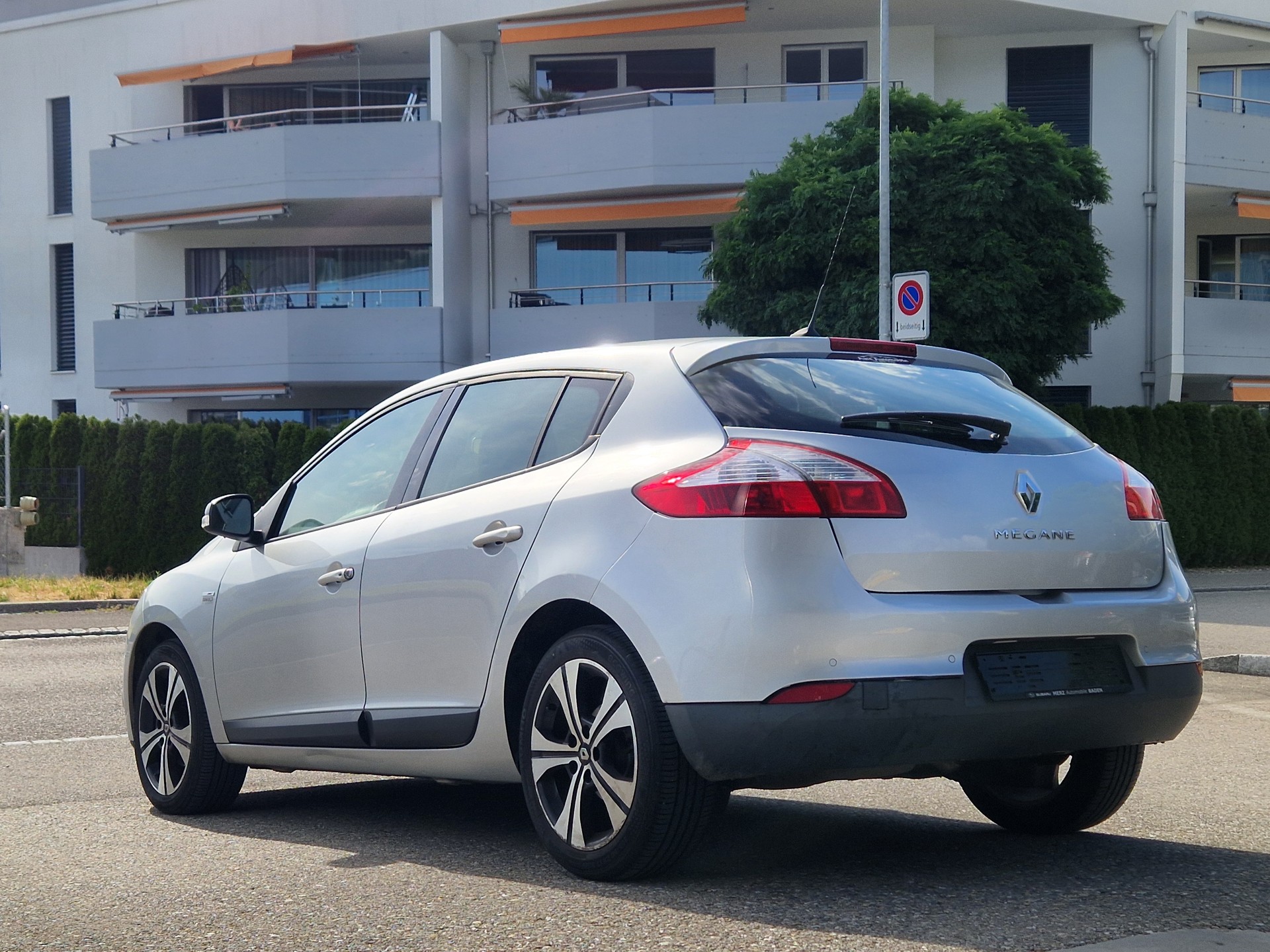 RENAULT Mégane 2.0 16V Bose CVT Automatik-image-3