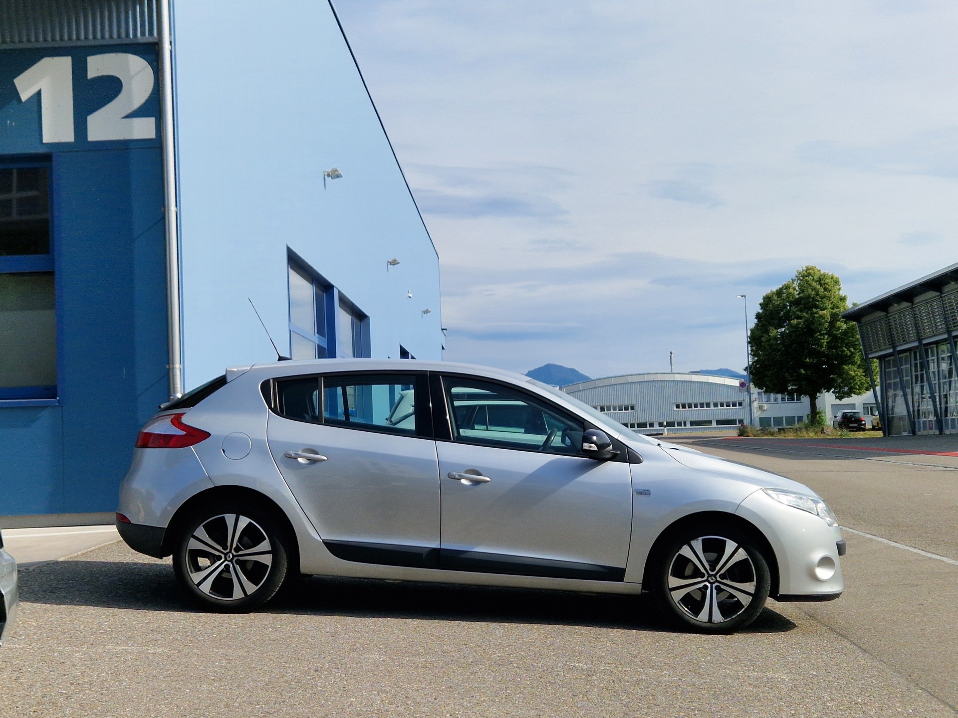 RENAULT Mégane 2.0 16V Bose CVT Automatik-image-2