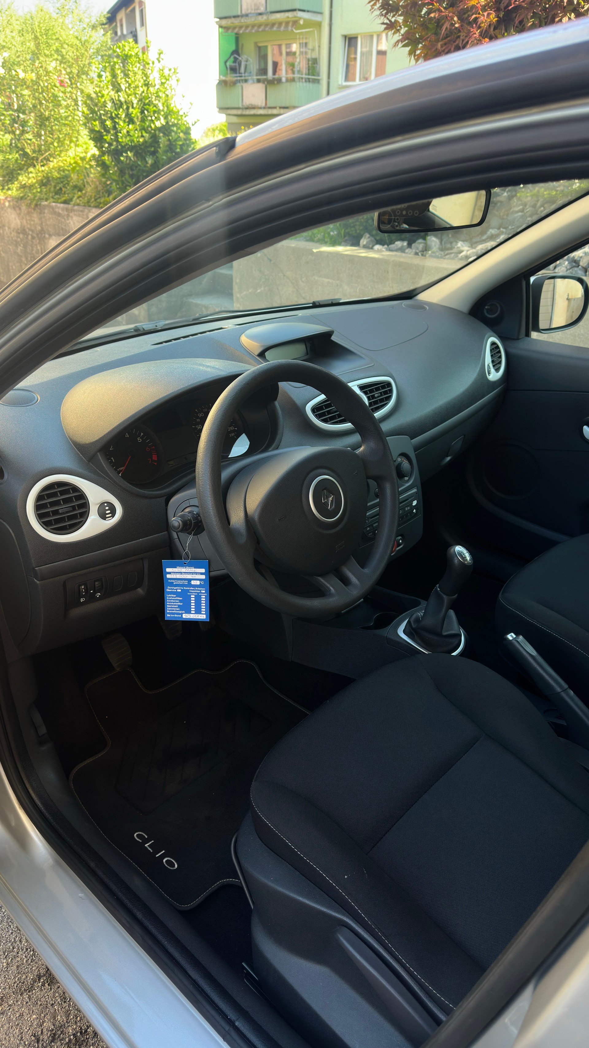 RENAULT 1.2 16V 75 Yahoo-image-5