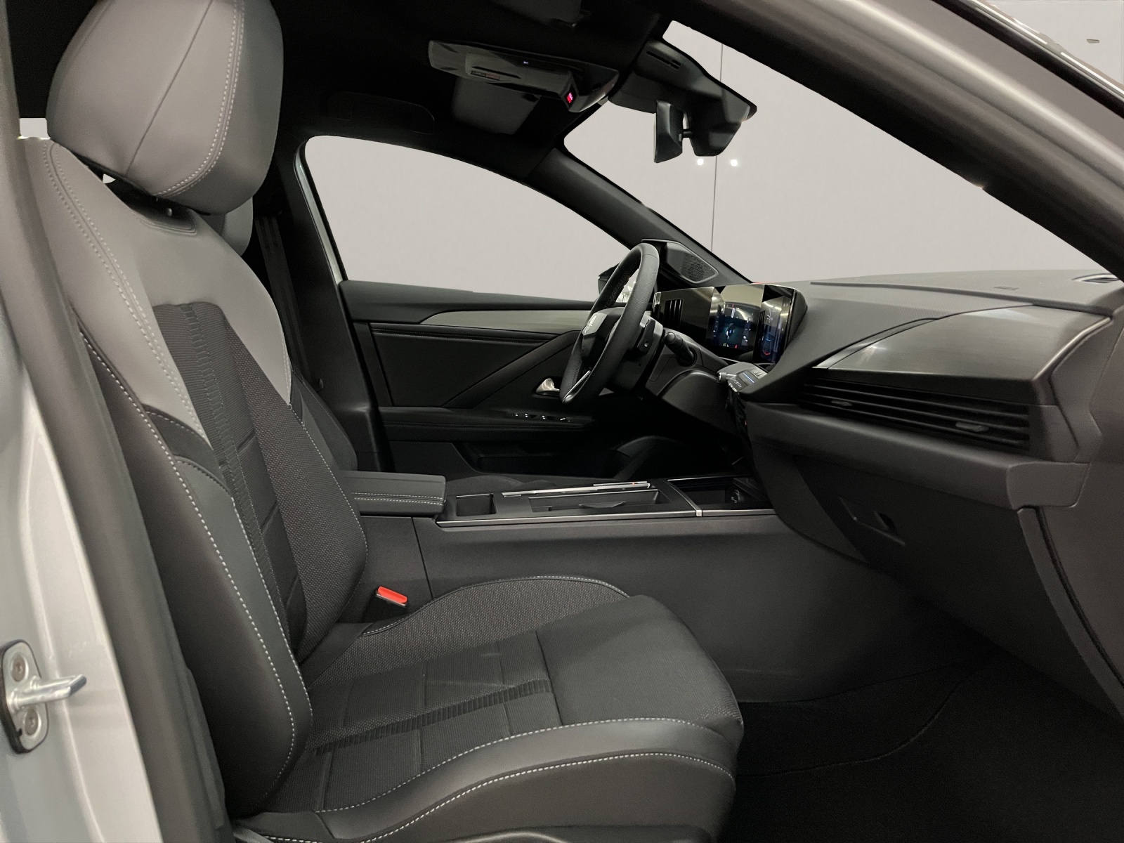 OPEL Astra Sports Tourer 1.2 T Hybrid Ultimate-image-12