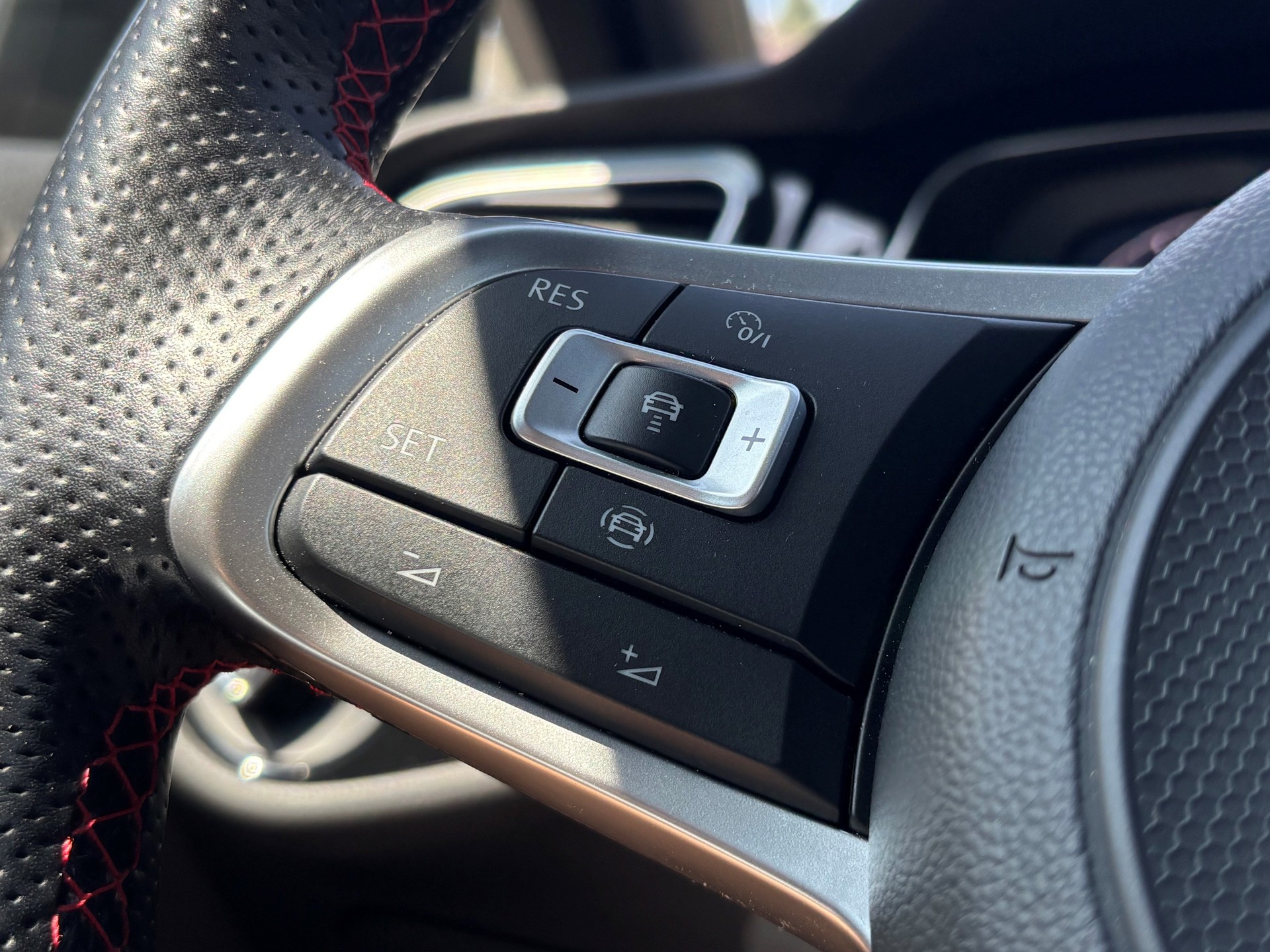 VW Golf 2.0 TSI GTI TCR DSG-image-12