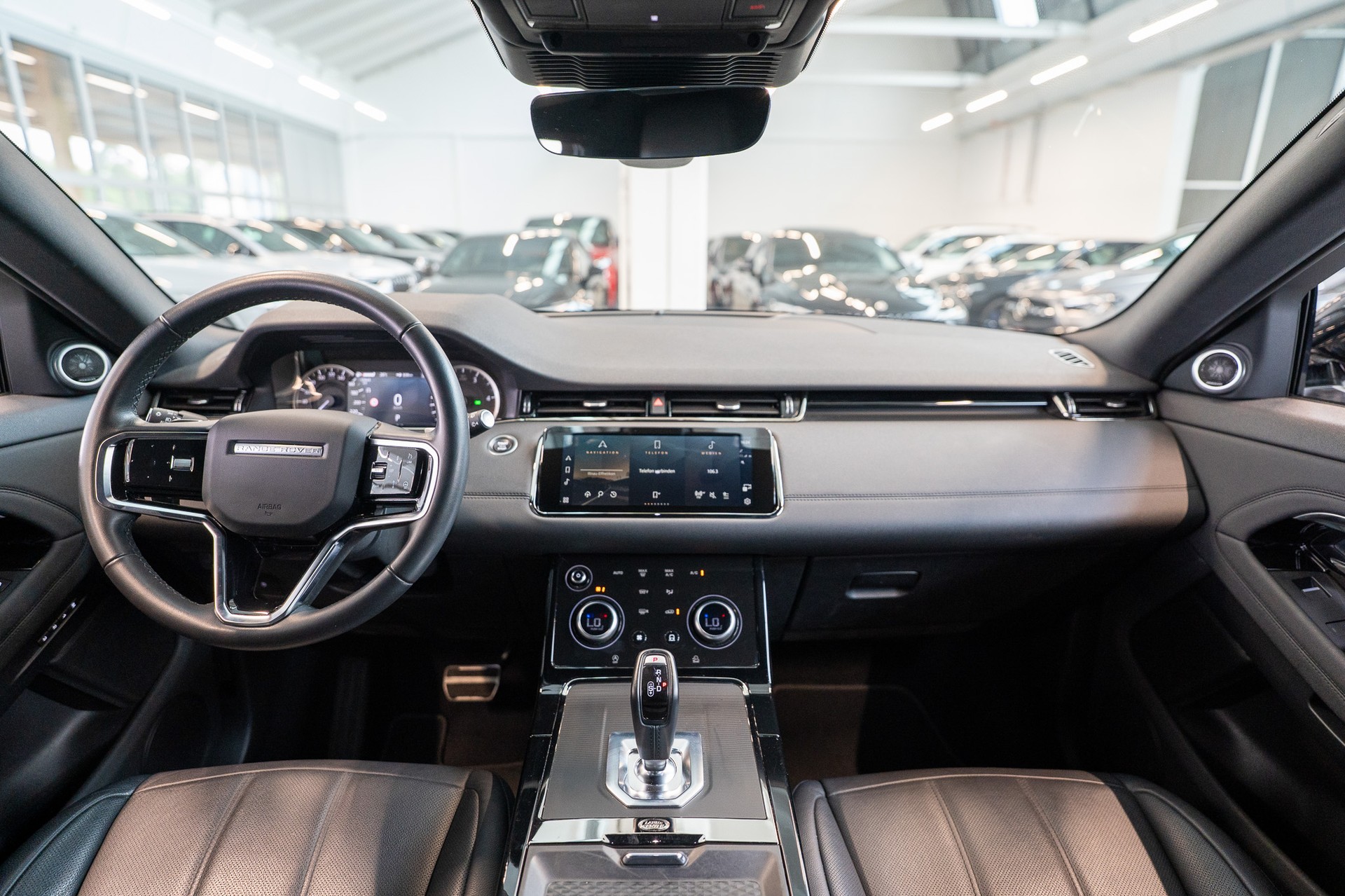 LAND ROVER Range Rover Evoque 2.0 D 165 R-Dynamic SE / Rückfahrkamera / el.Sitze / el.Heckklappe-image-16