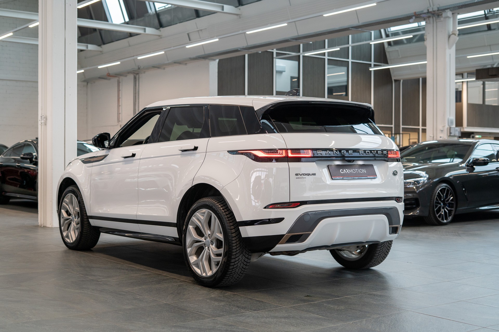 LAND ROVER Range Rover Evoque 2.0 D 165 R-Dynamic SE / Rückfahrkamera / el.Sitze / el.Heckklappe-image-7