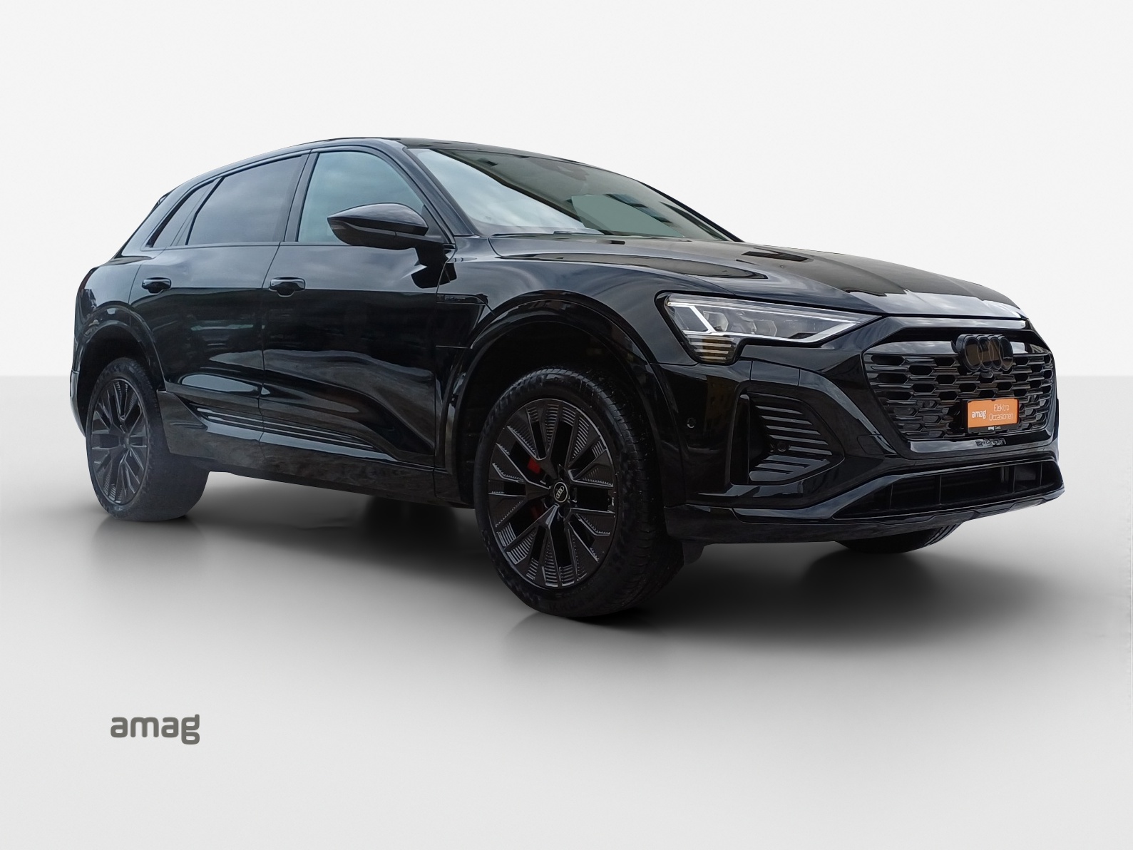 AUDI Q8 55 e-tron Black Edition quattro-image-5