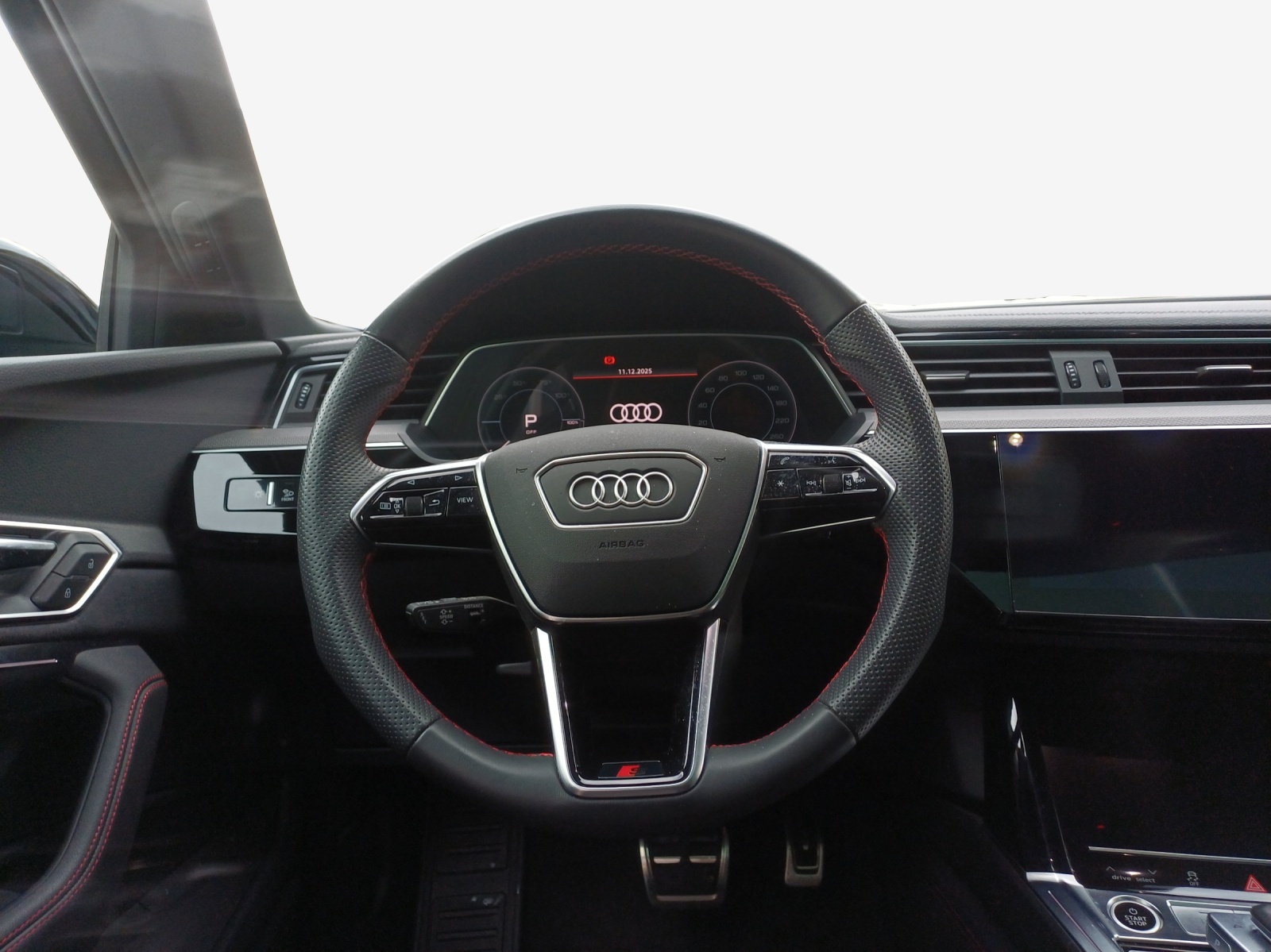 AUDI Q8 55 e-tron Black Edition quattro-image-9