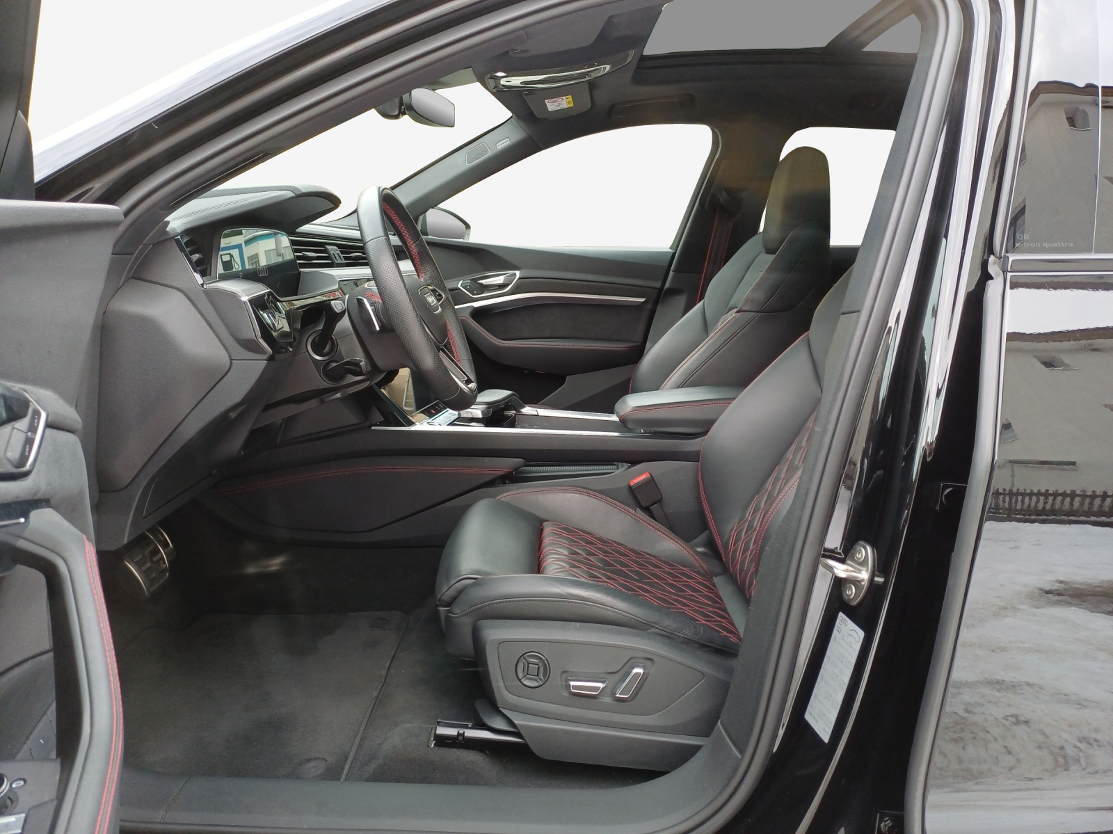 AUDI Q8 55 e-tron Black Edition quattro-image-7